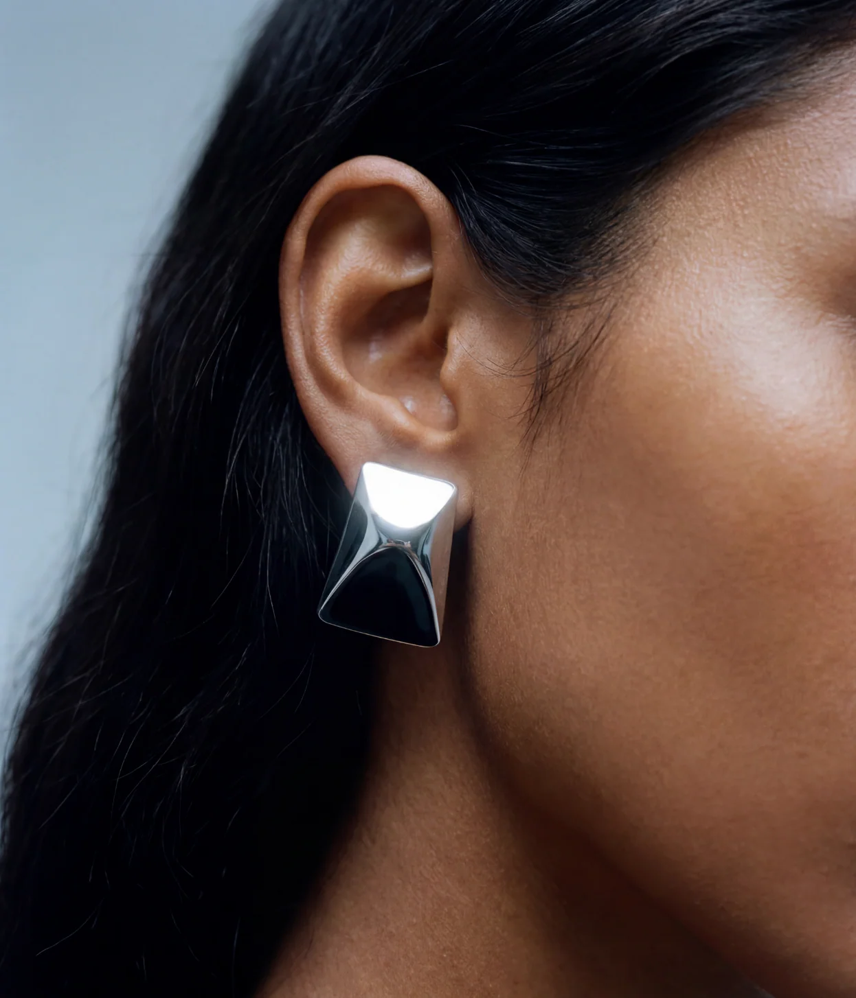 The Bia Curved Earrings - Image 2
