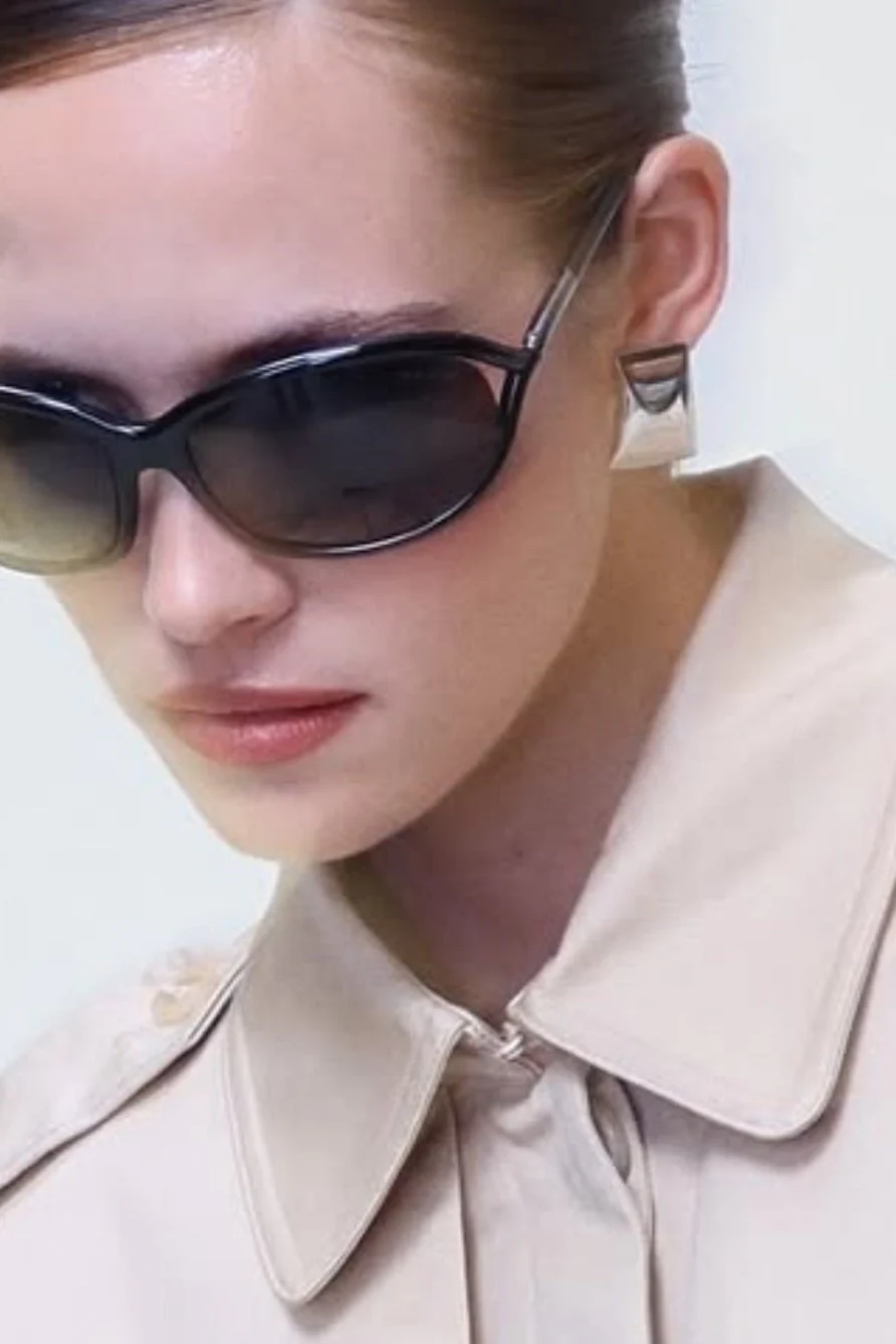 The Bia Curved Earrings - Image 5