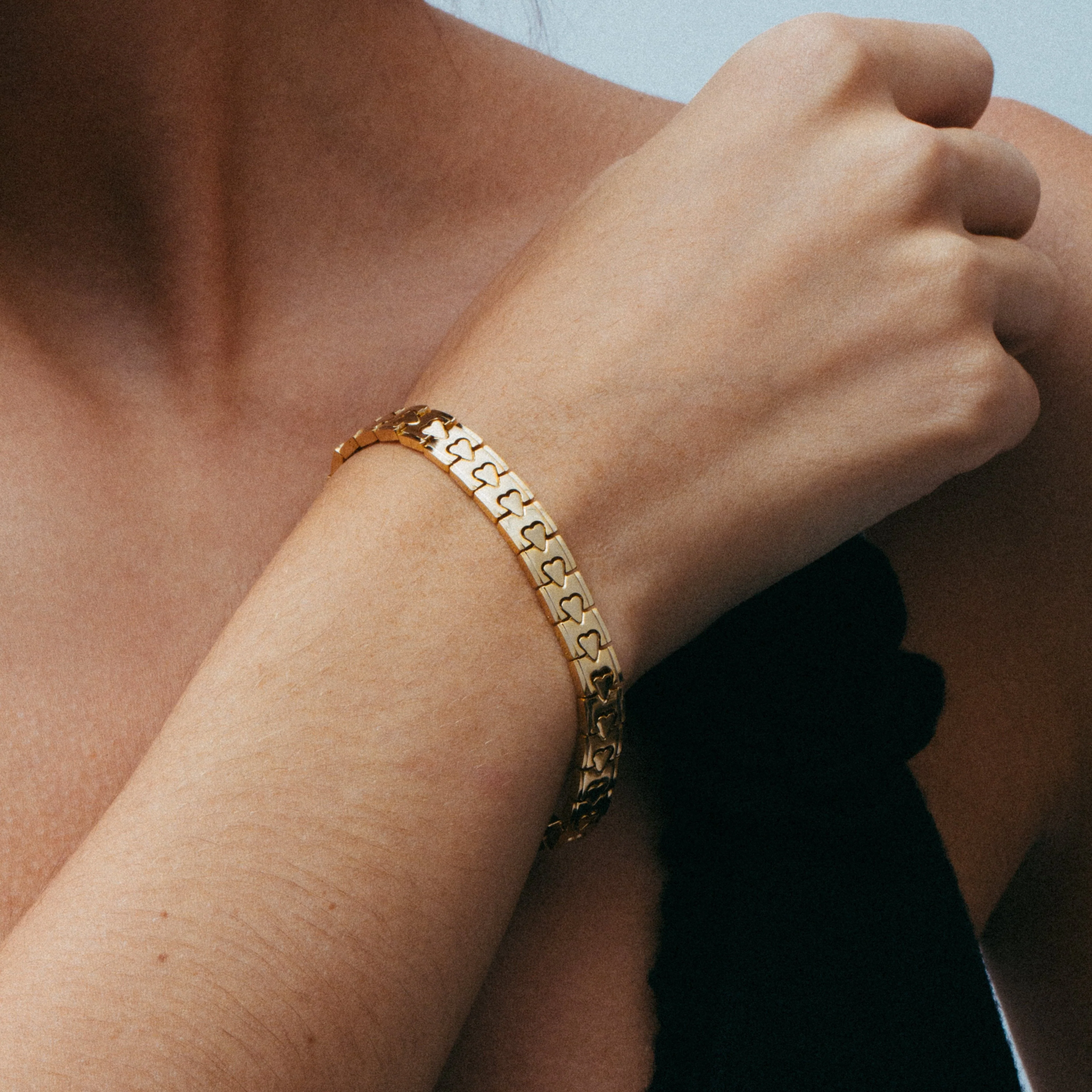 The Bold Heart Link Bracelet - Image 3