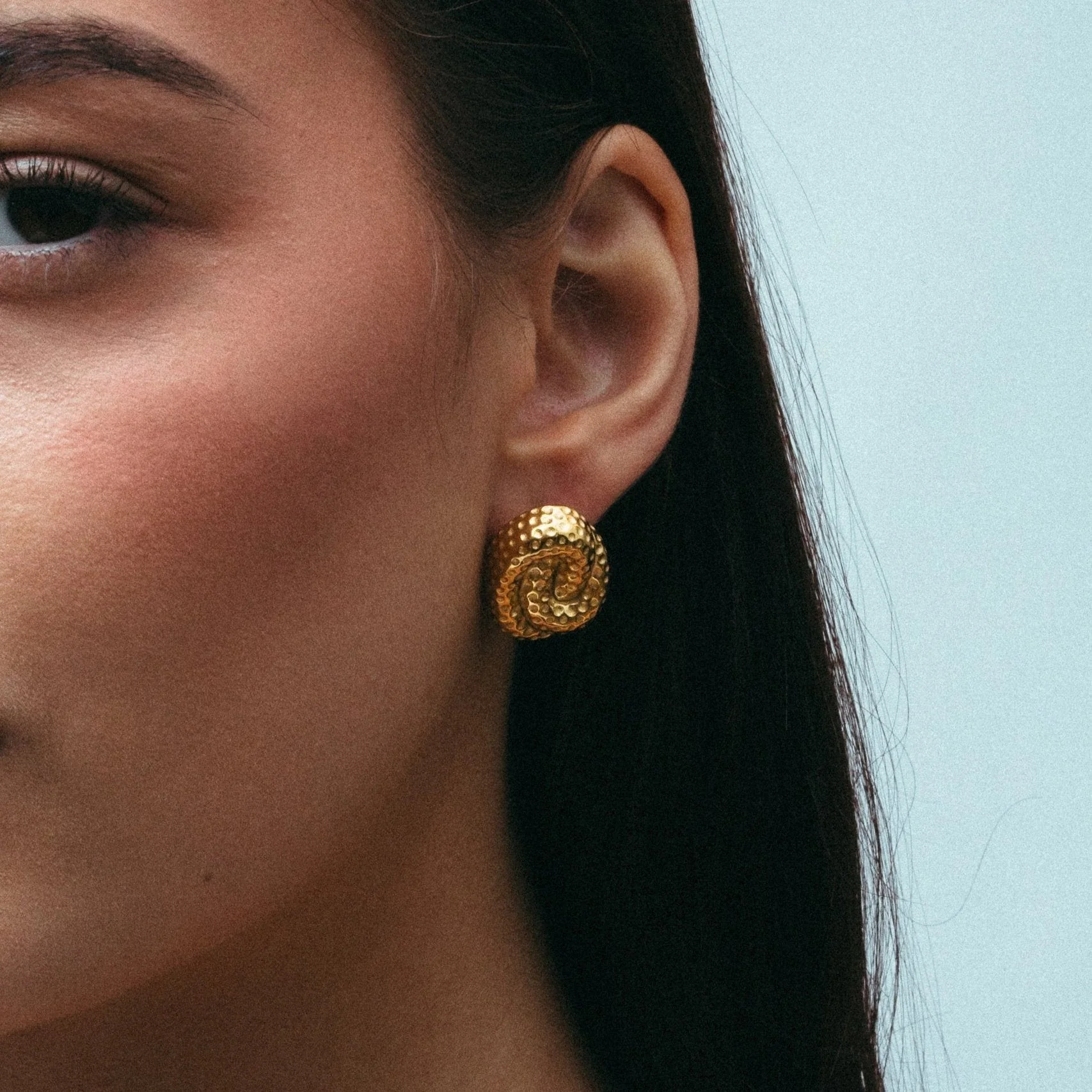 The Bold Texture Seashell Earrings - Image 3