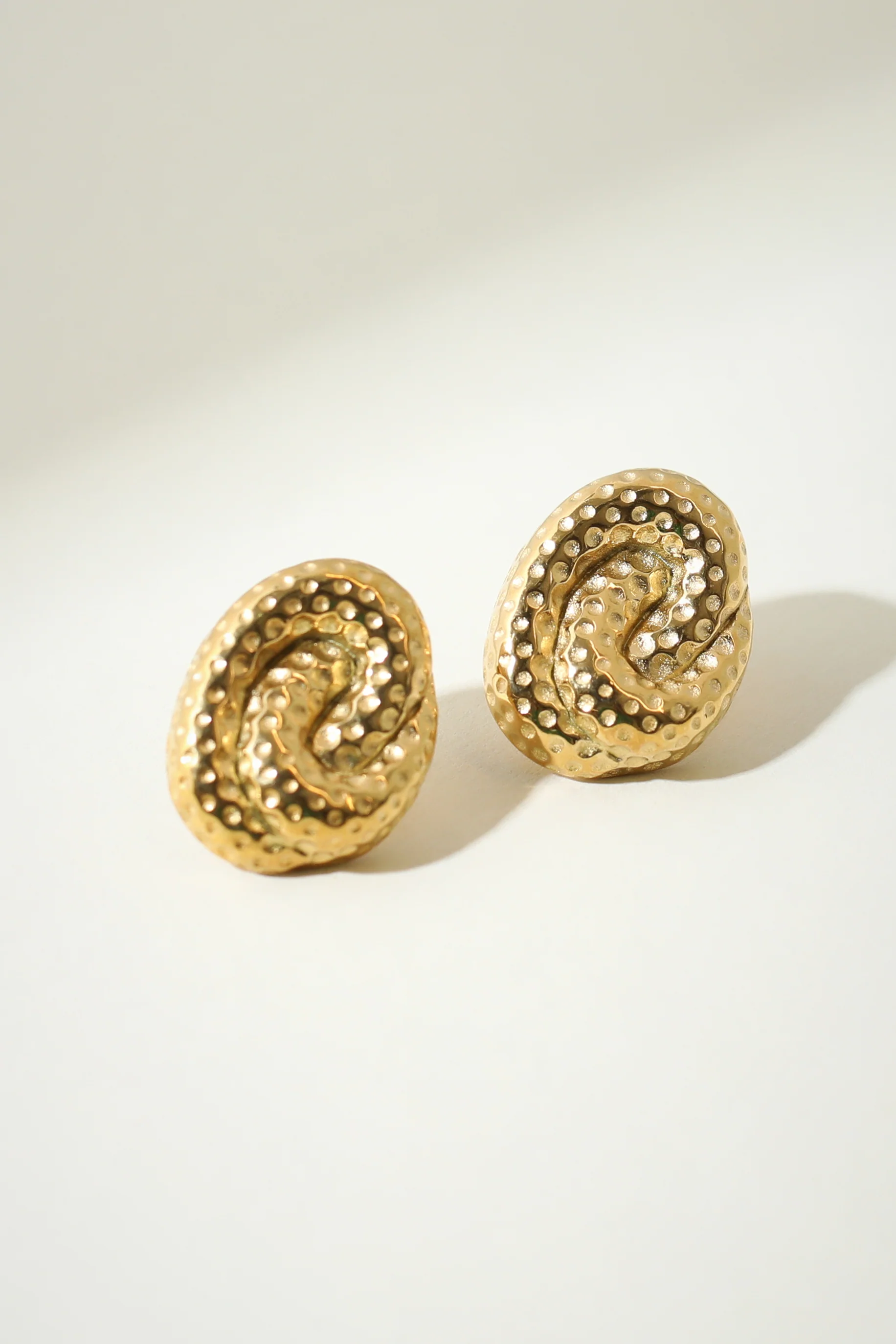 The Bold Texture Seashell Earrings - Image 4