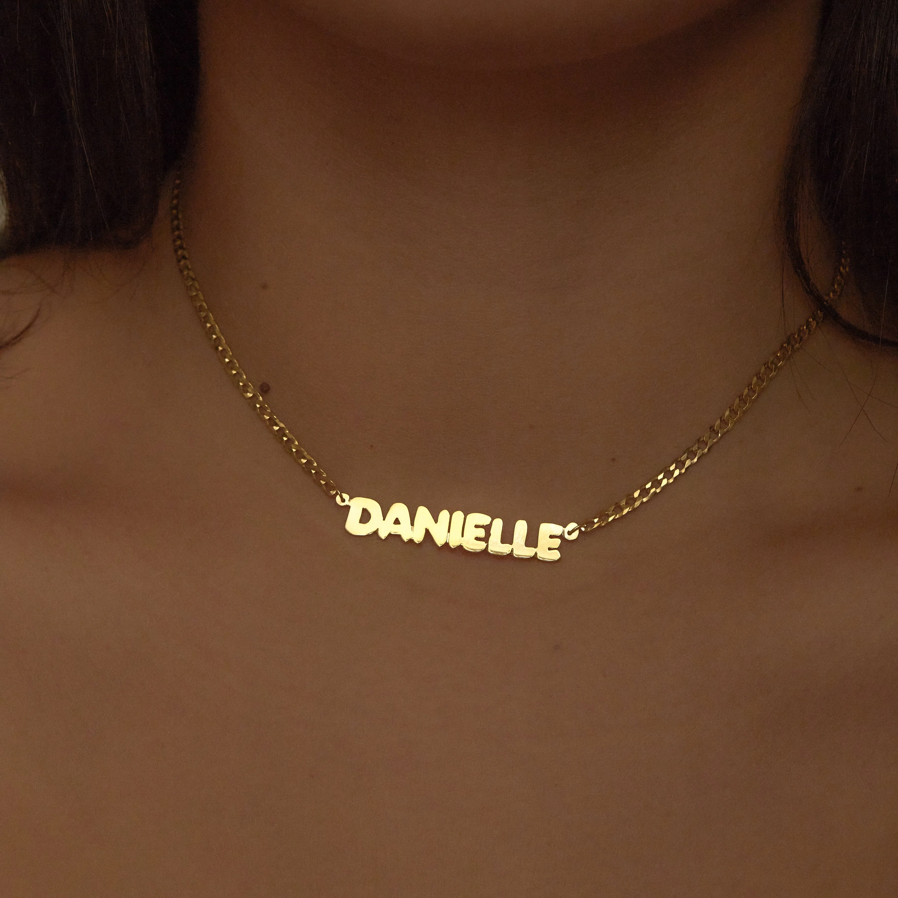 The Bubble Letter Curb Chain Nameplate Necklace - Image 3