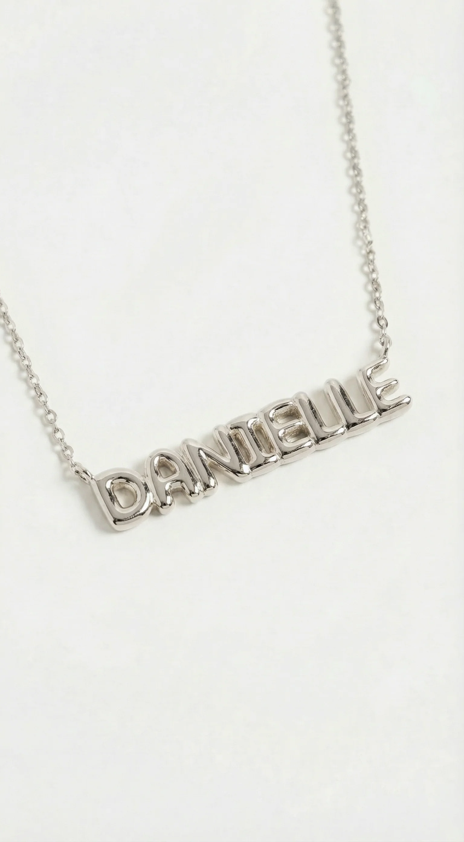 THE BUBBLE NAMEPLATE NECKLACE - Image 6