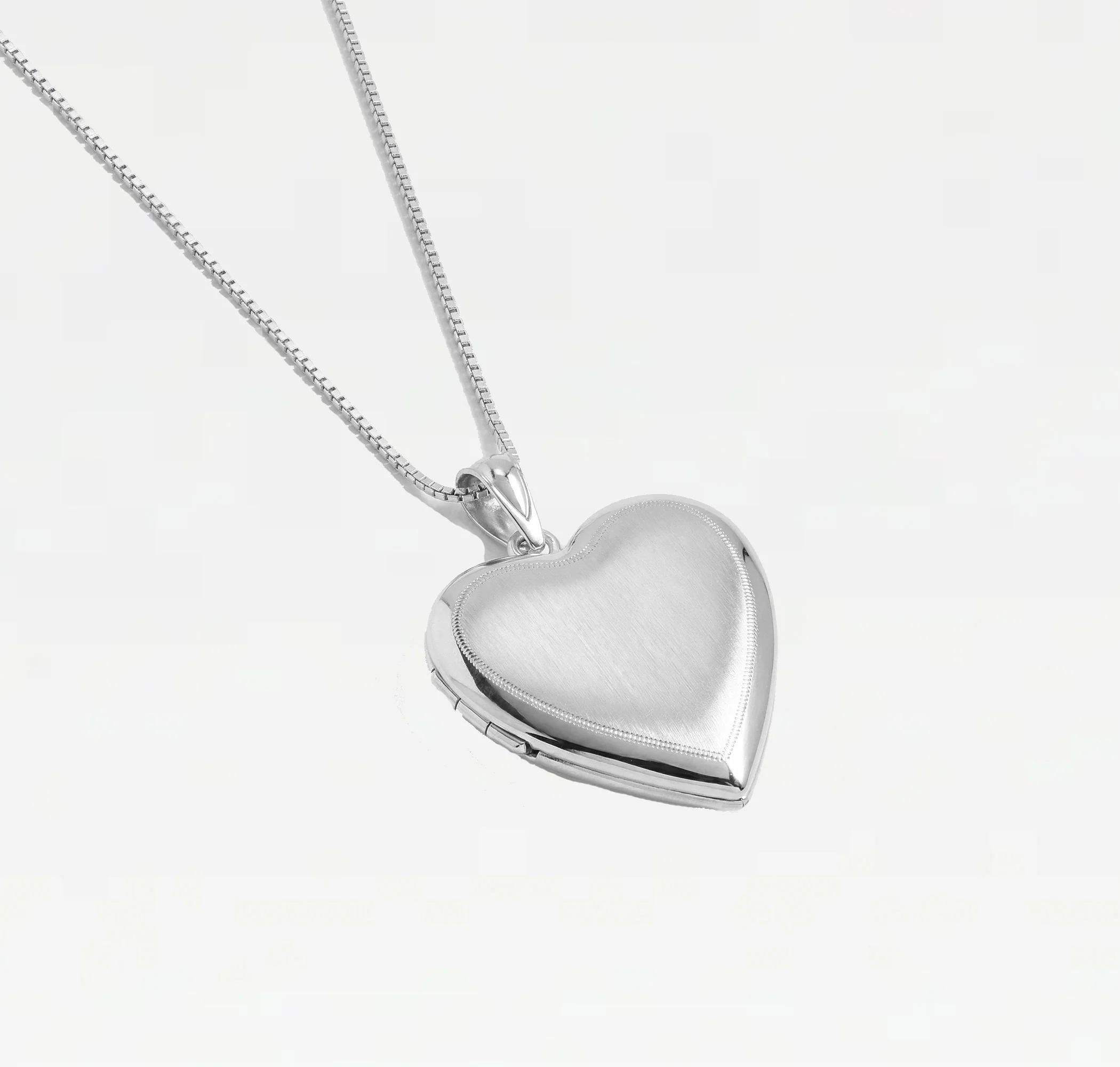 The Classic Heart Photo Locket - Image 3