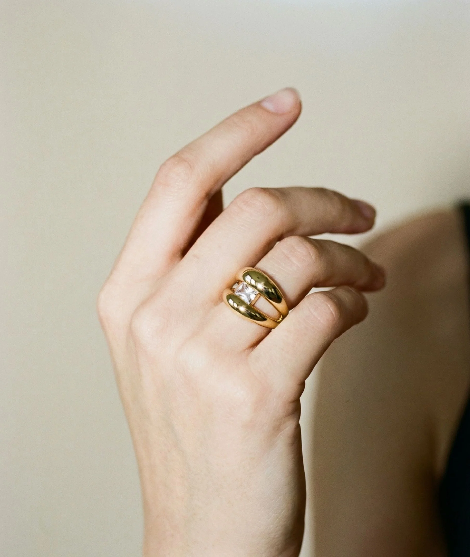 THE CLEO STONE RING - Image 2