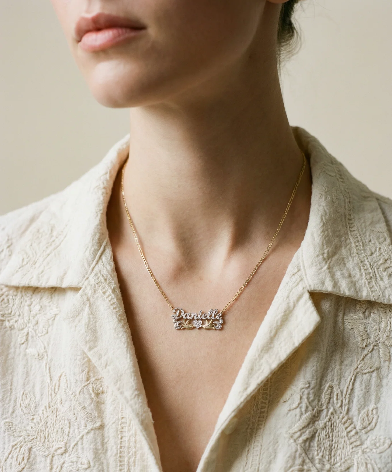 The Dove Heart Script Nameplate Necklace - Image 2