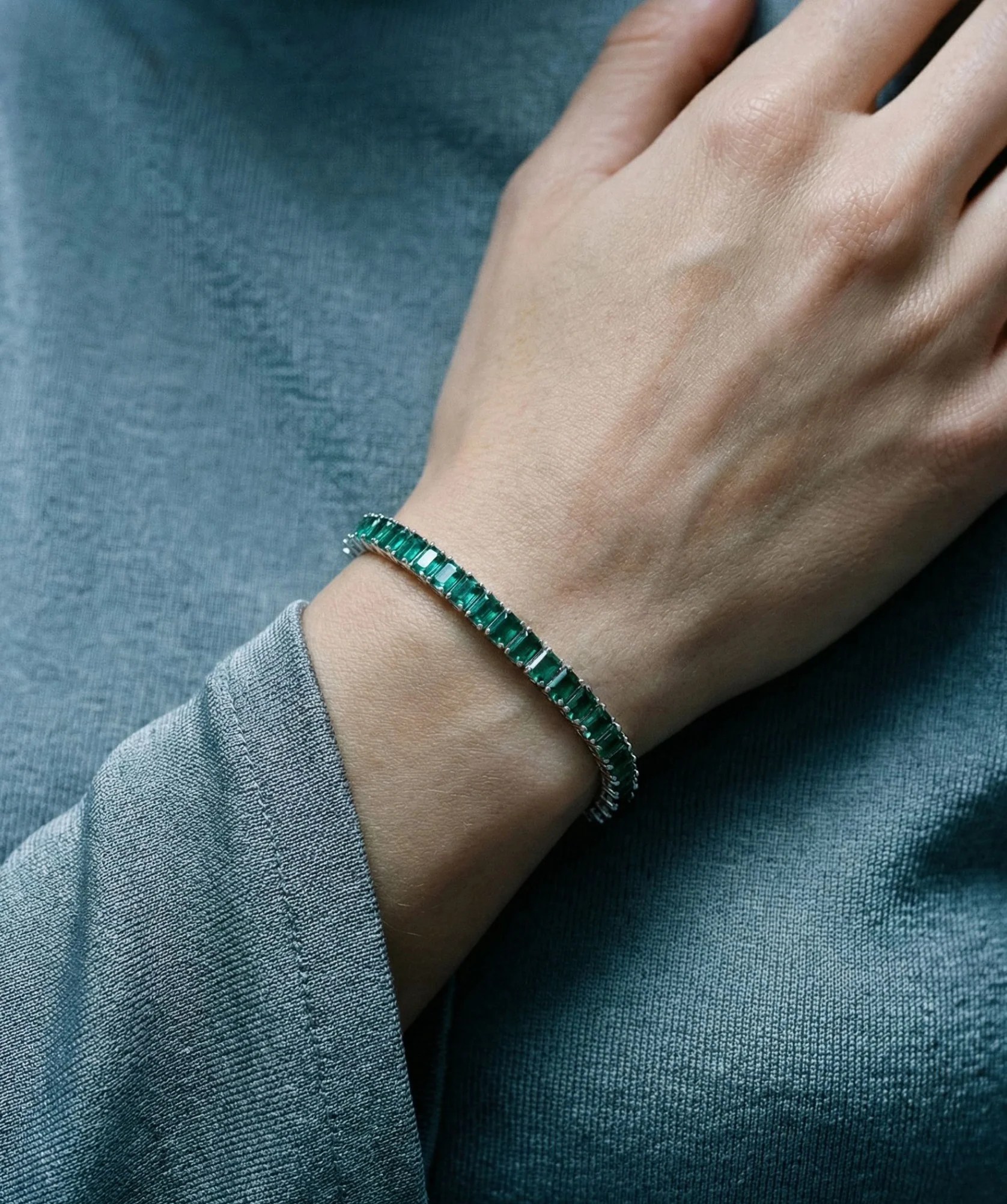 THE EMERALD GREEN TENNIS BRACELET - Image 2