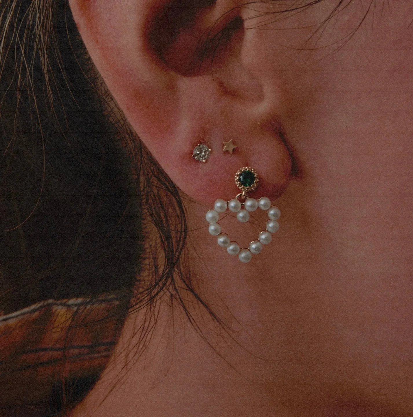 The Emerald Pearl Heart Earrings - Image 3