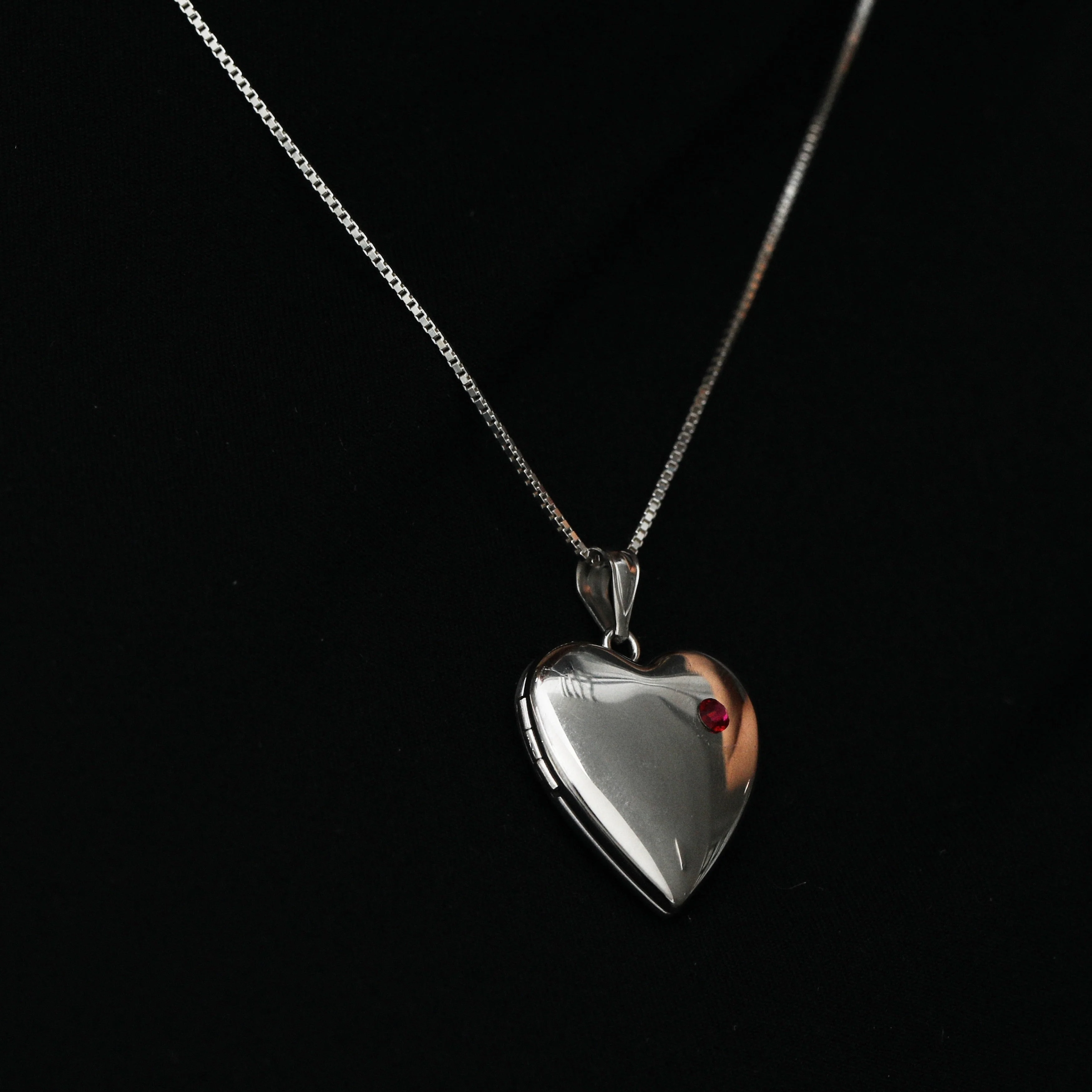 The Gem Heart Photo Locket - Image 9
