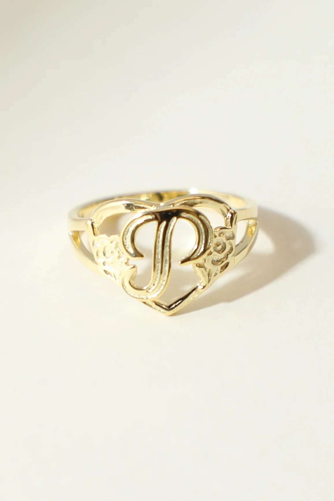 THE GOLD CUTOUT FLOWER HEART LETTER RING - Image 23