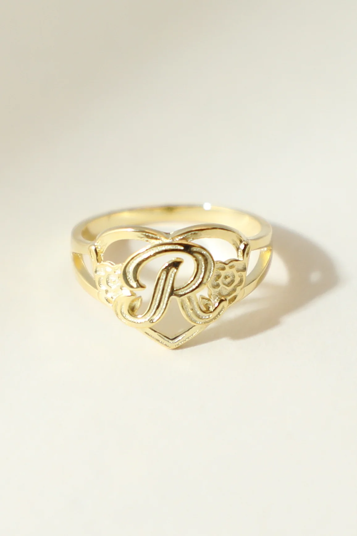 THE GOLD CUTOUT FLOWER HEART LETTER RING - Image 24