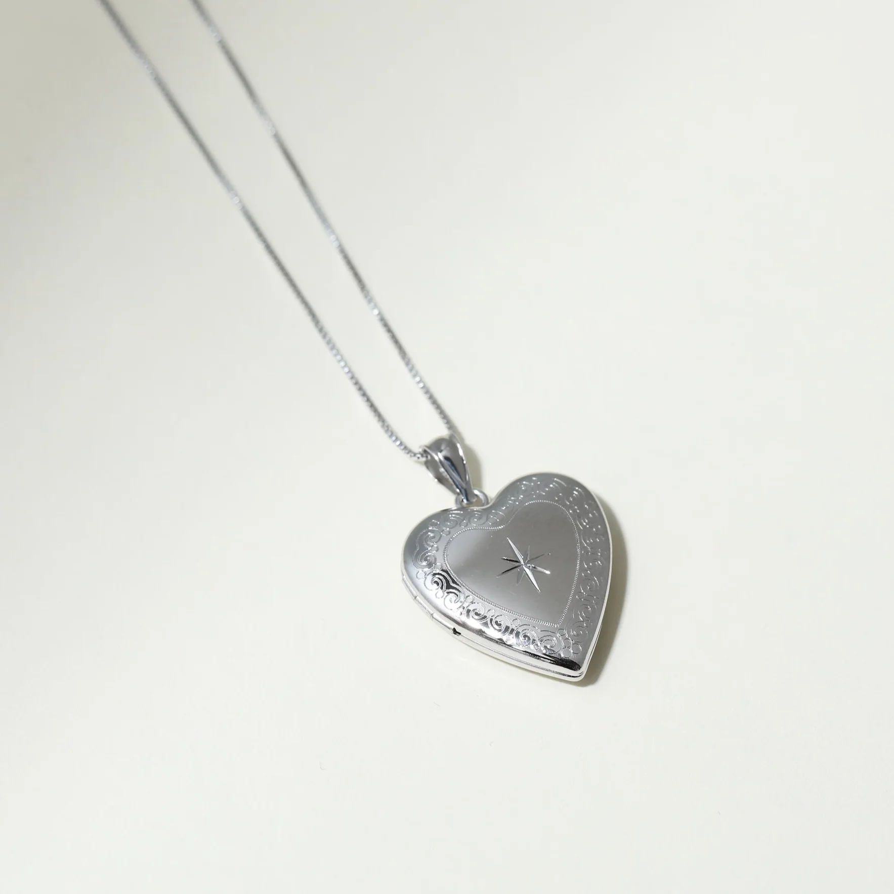 The Heirloom Ornate Photo Locket - Image 5