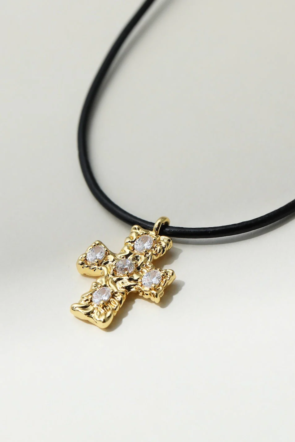 The Izla Cross Necklace - Image 3