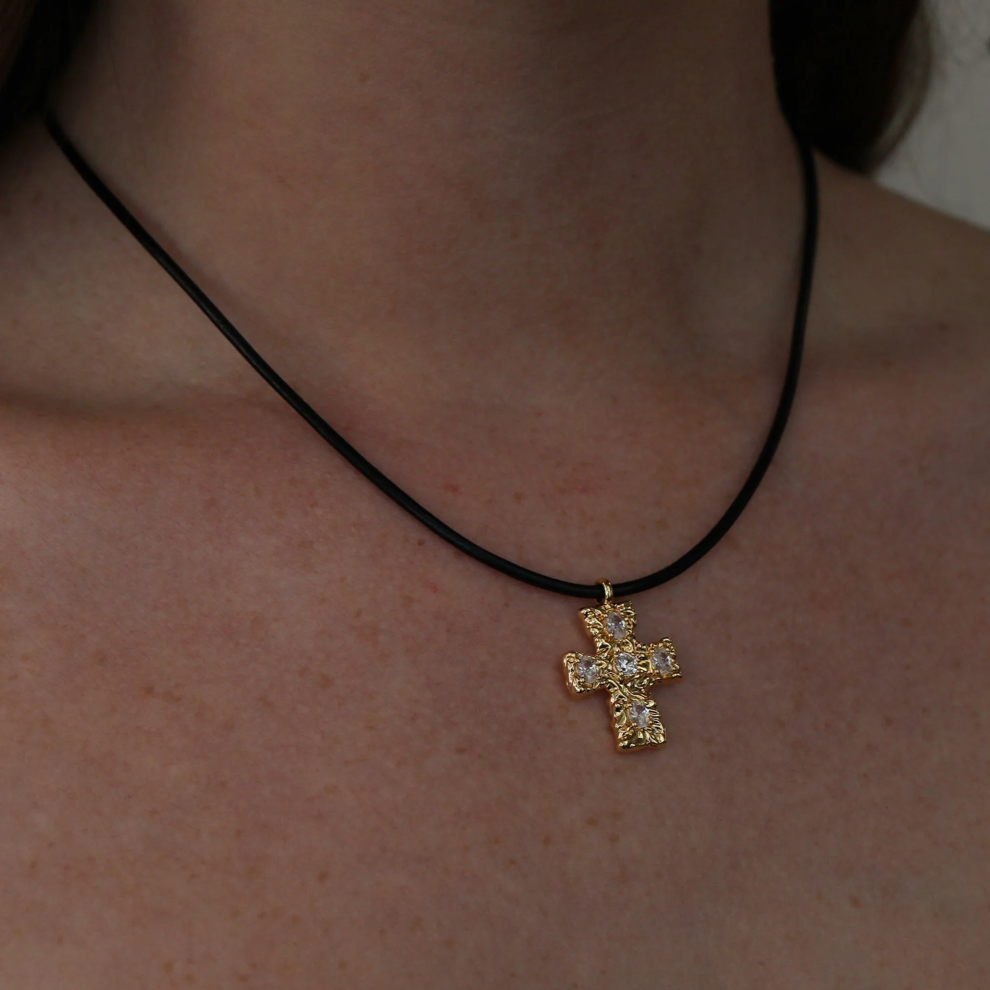 The Izla Cross Necklace - Image 4