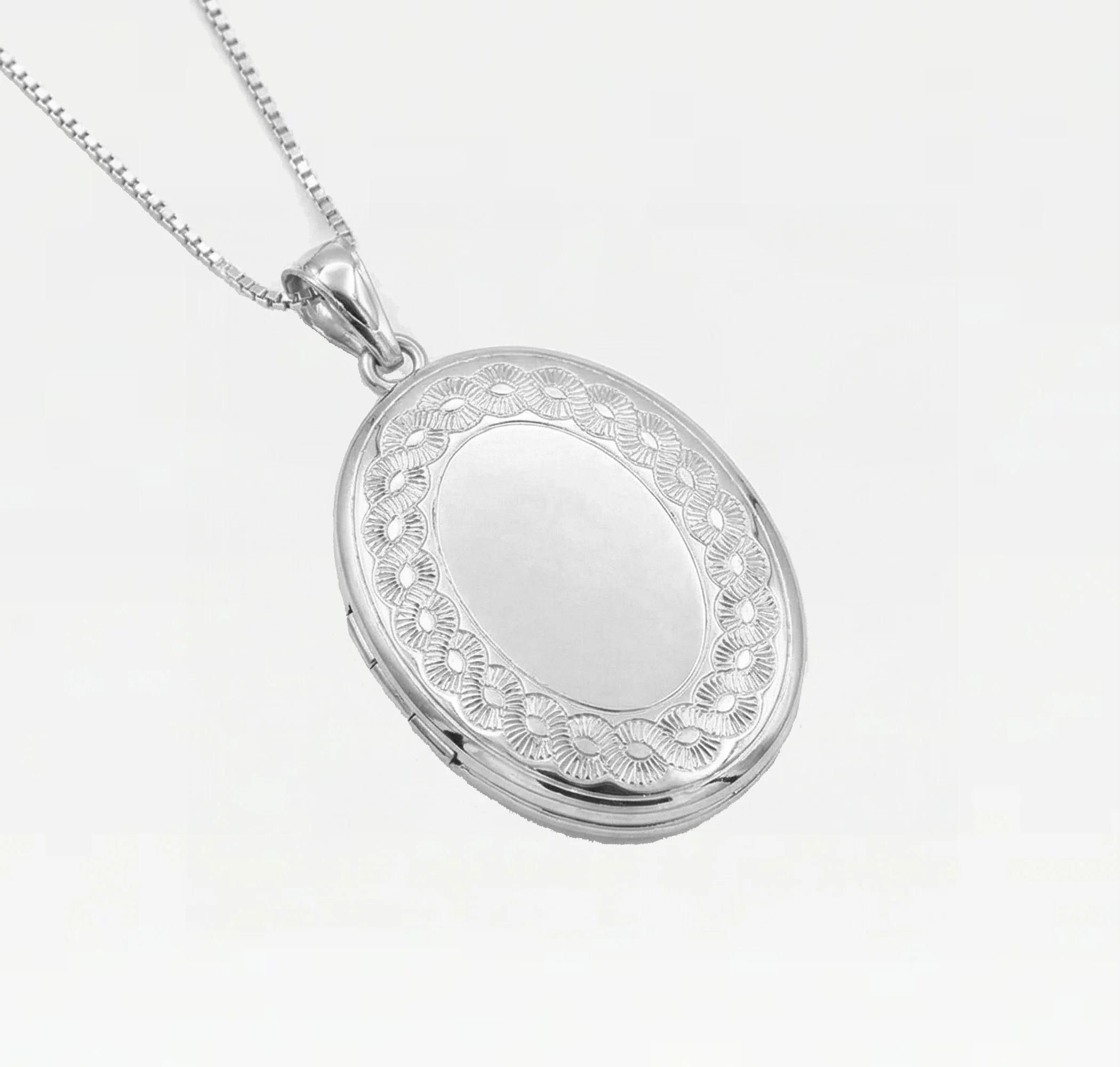 The Large Oval Photo Locket - Image 3