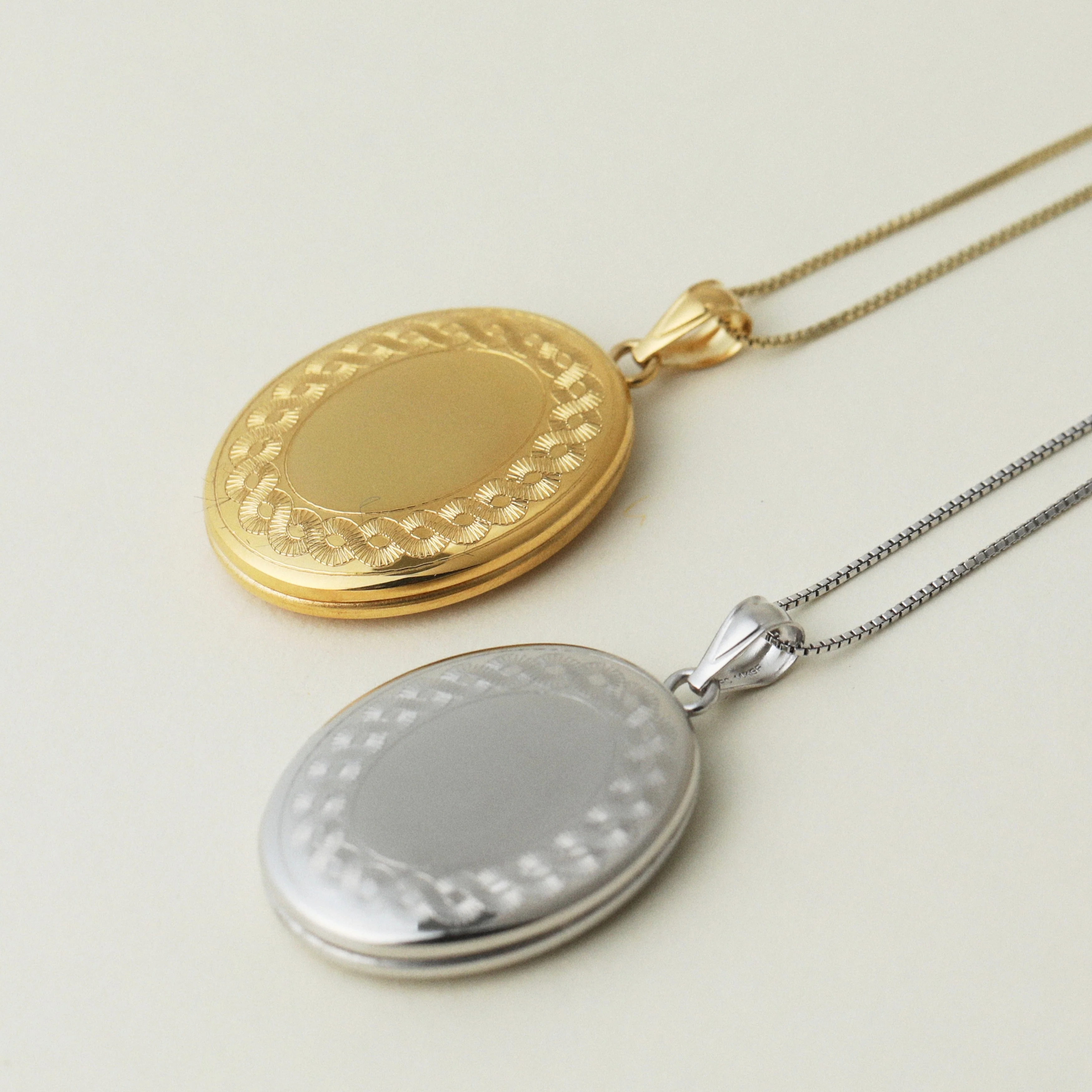 The Large Oval Photo Locket - Image 7