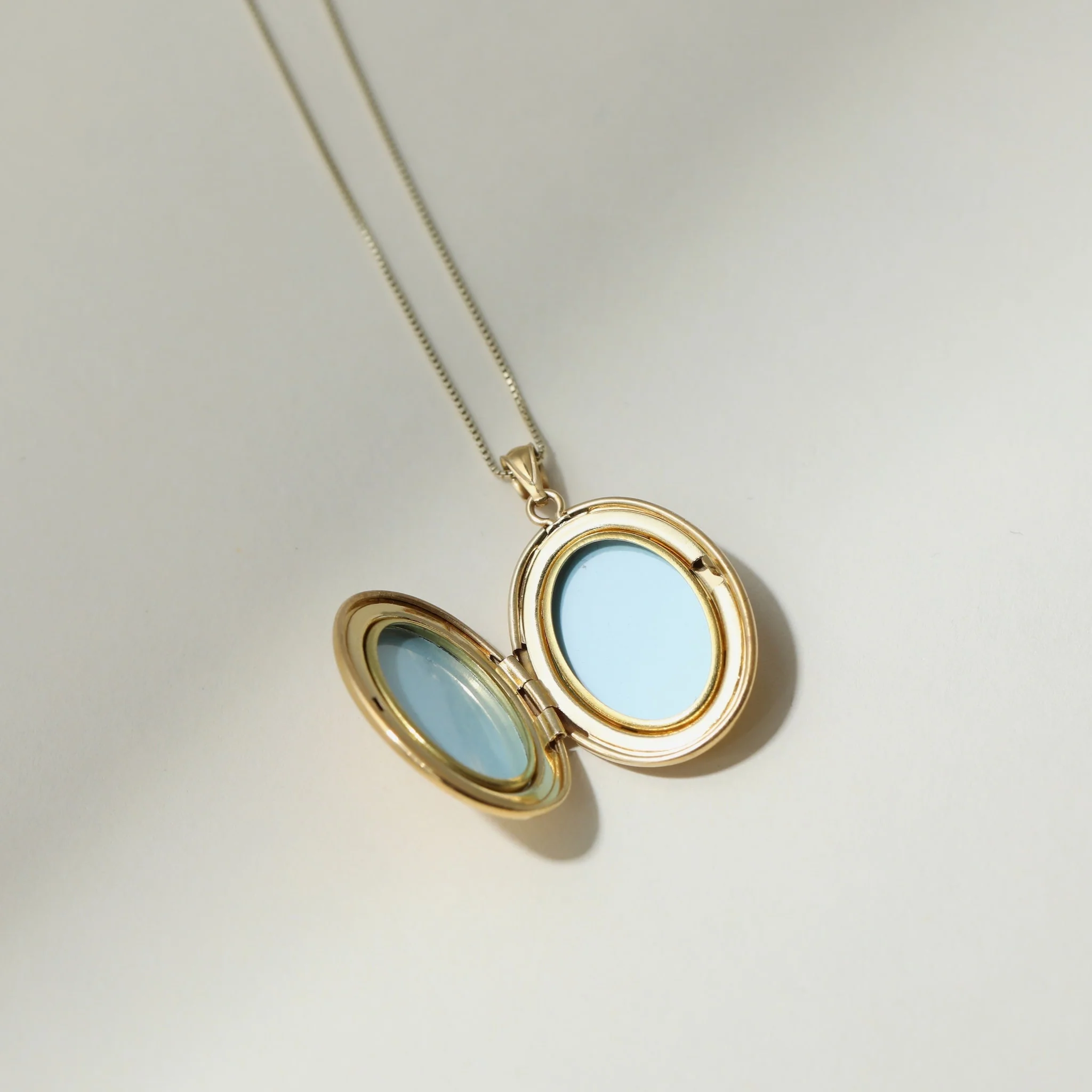 The Large Oval Photo Locket - Image 8