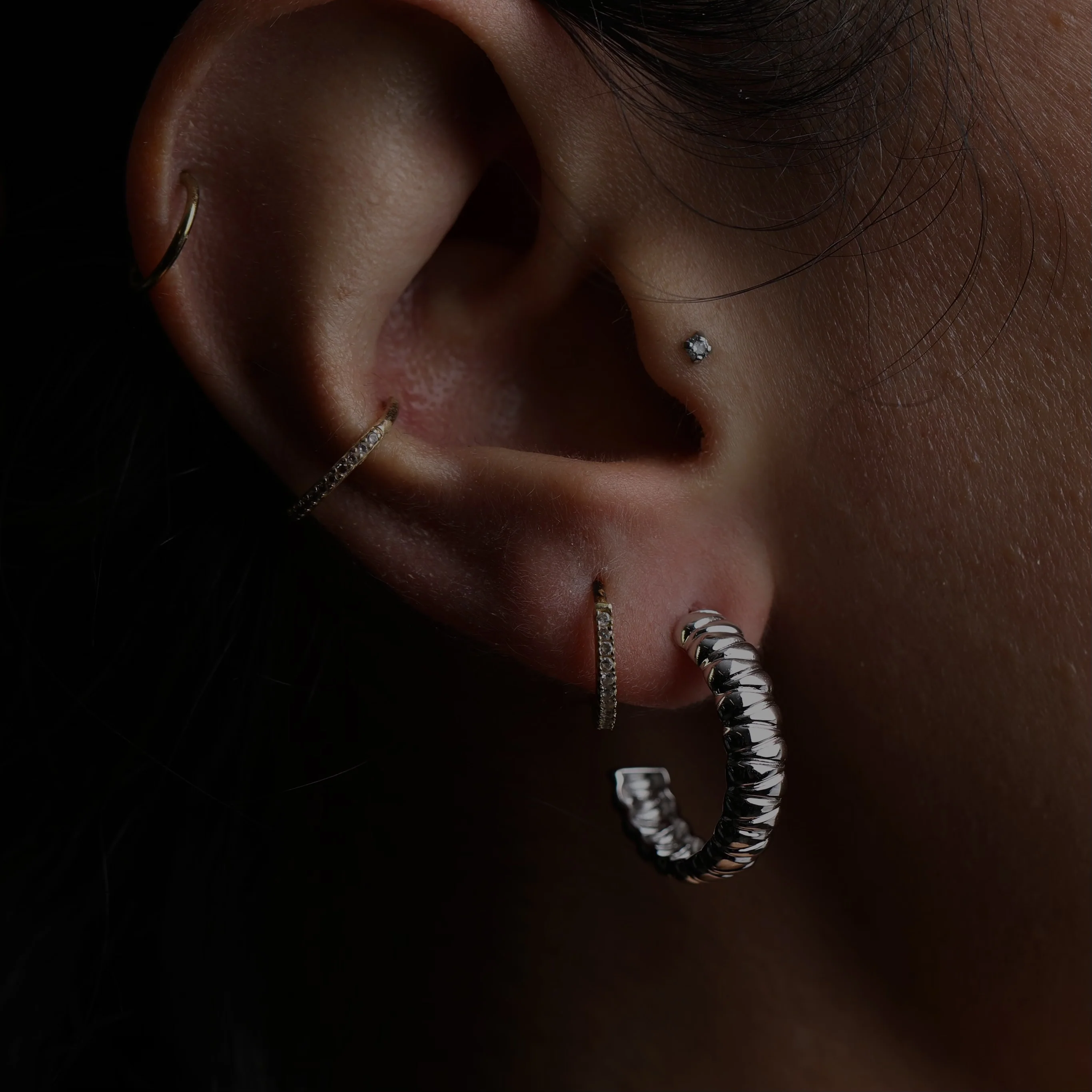 THE MARGAUX MINI SILVER HOOPS - Image 3