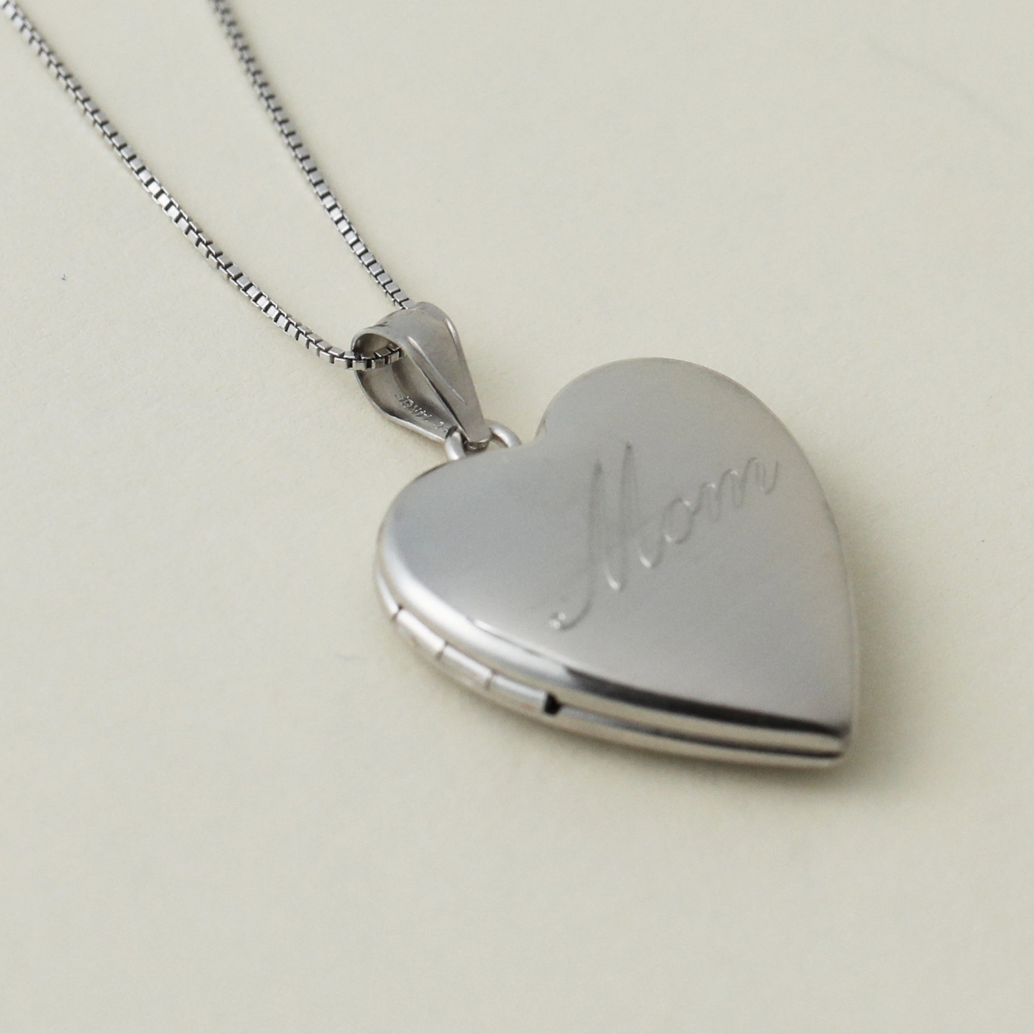 The Mom Engraved Photo Locket - Image 12