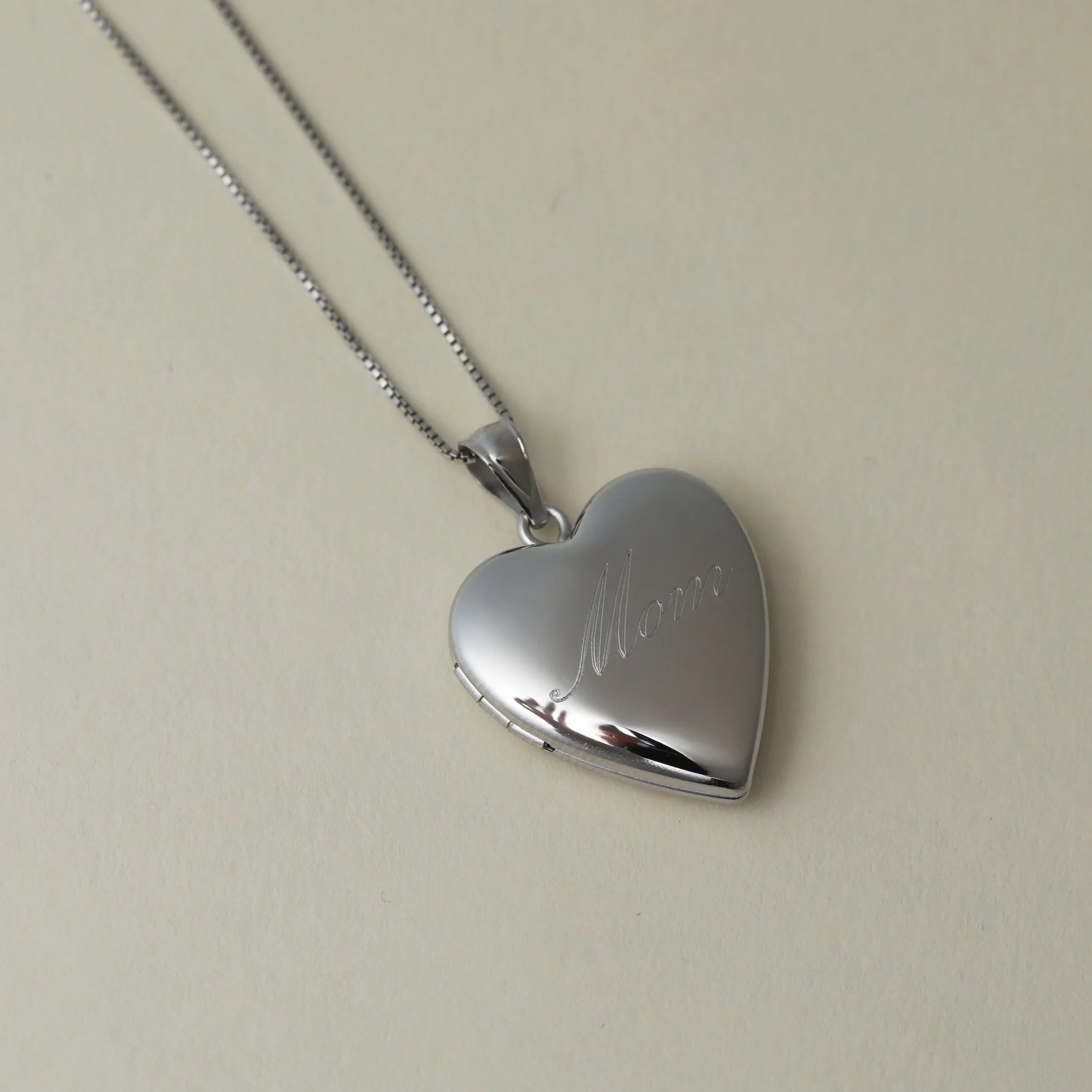 The Mom Engraved Photo Locket - Image 13