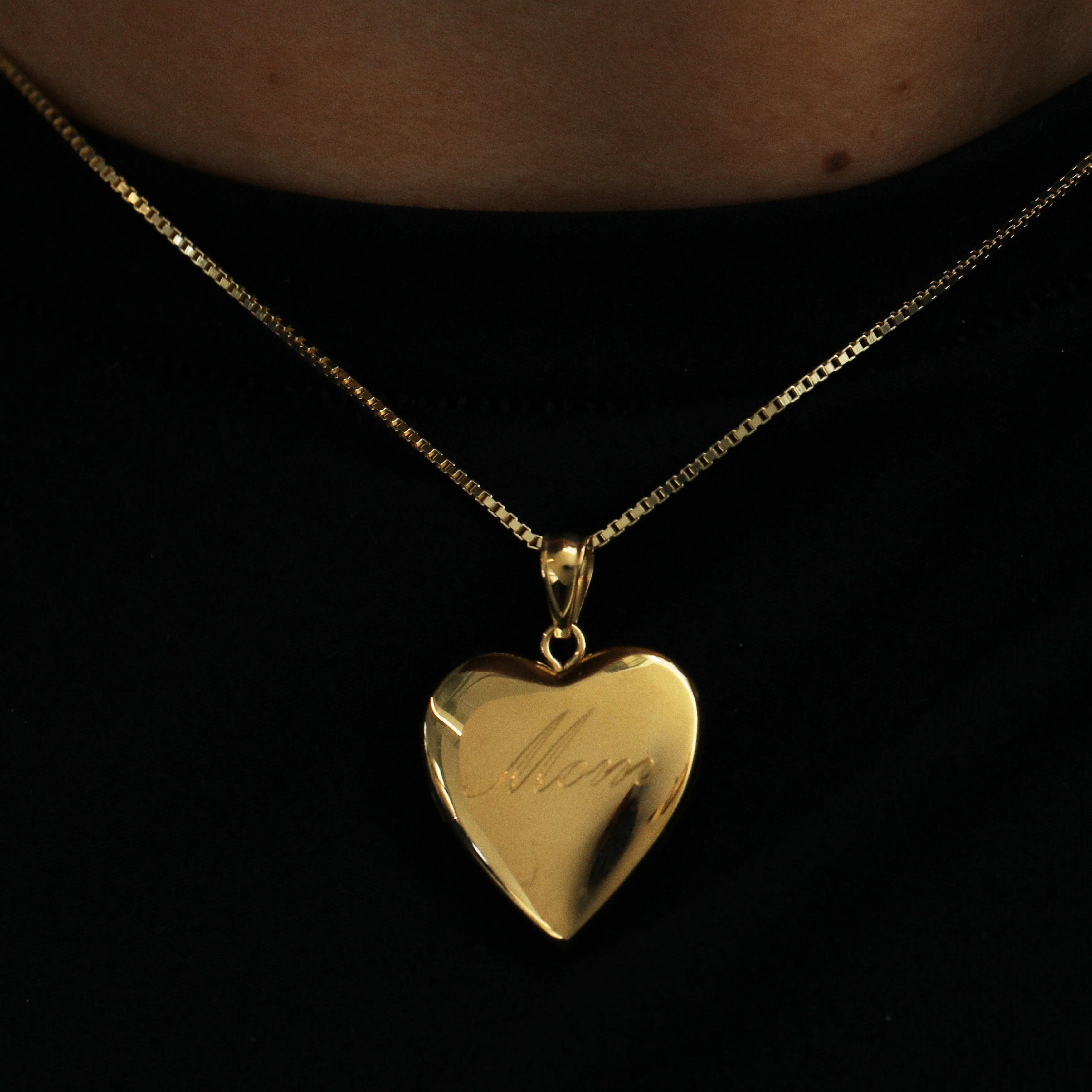 The Mom Engraved Photo Locket - Image 8