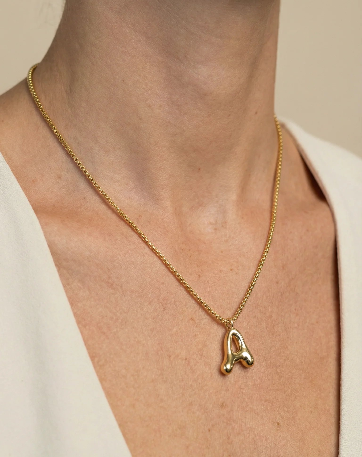 THE MULBERRY LETTER PENDANT NECKLACE - Image 2