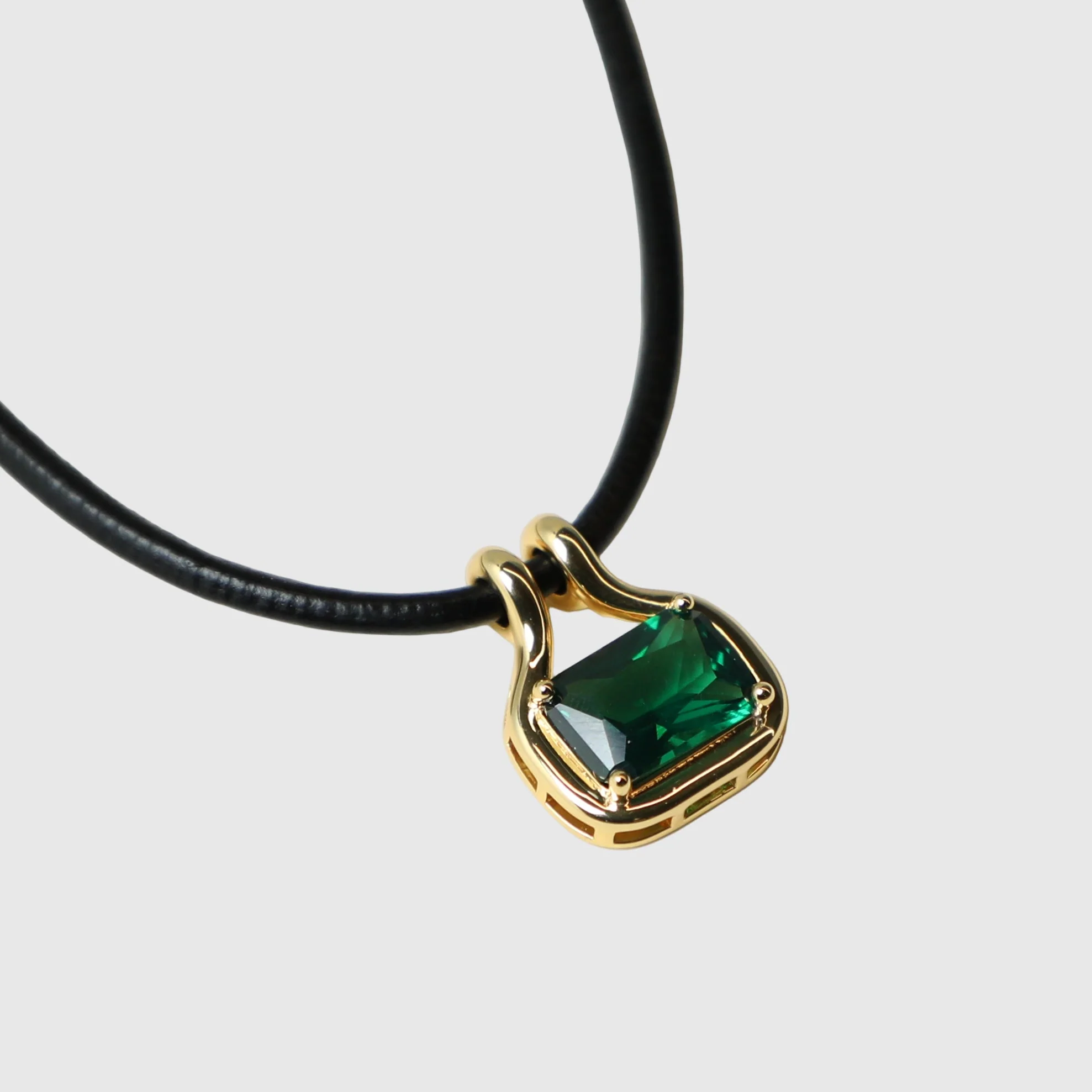 THE NAIA EMERALD PENDANT NECKLACE - Image 3