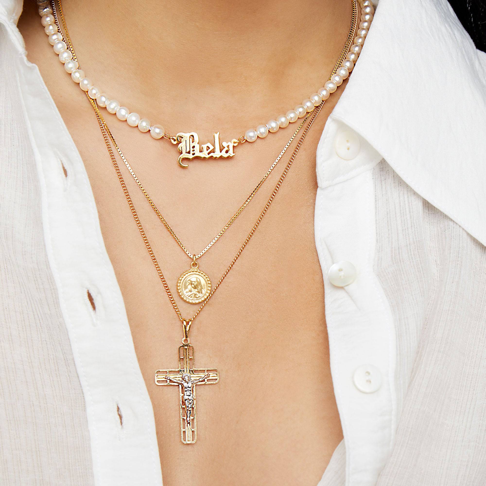 The Old English Pearl Nameplate Necklace - Image 5