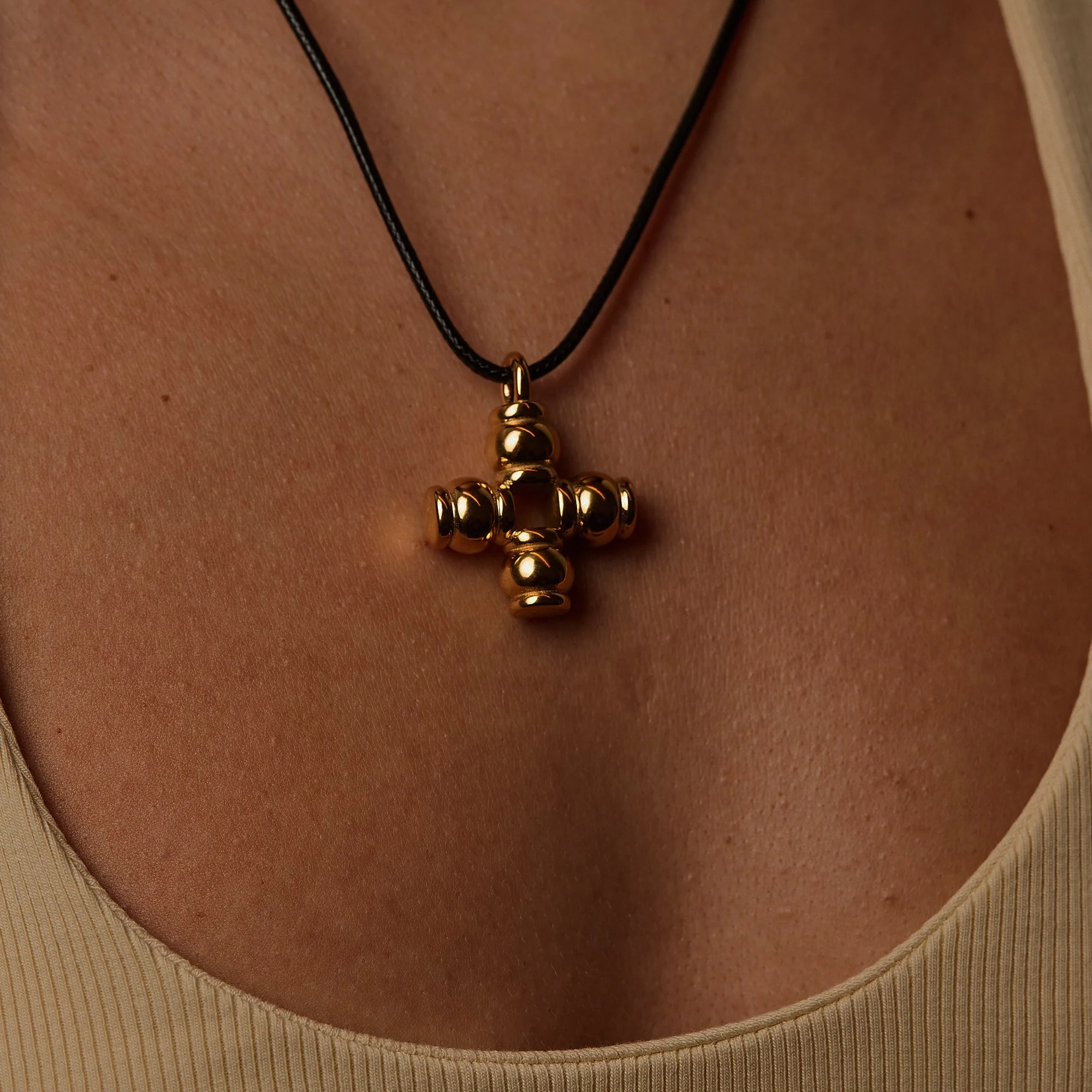 THE PALMA CROSS NECKLACE - Image 4