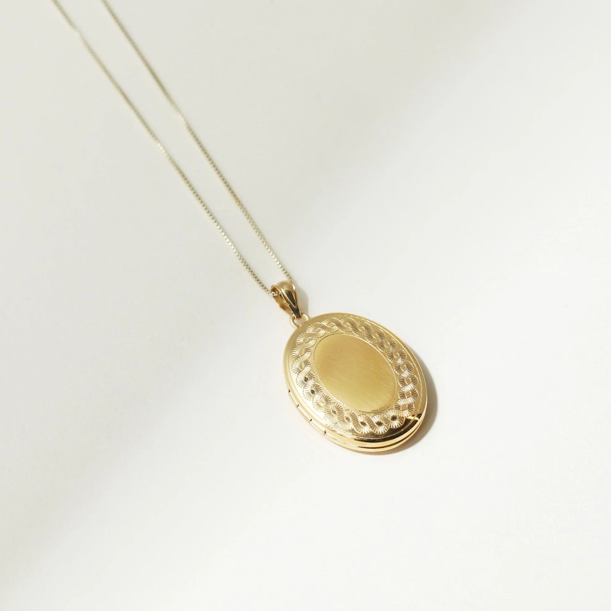 The Oval Photo Locket - Image 6