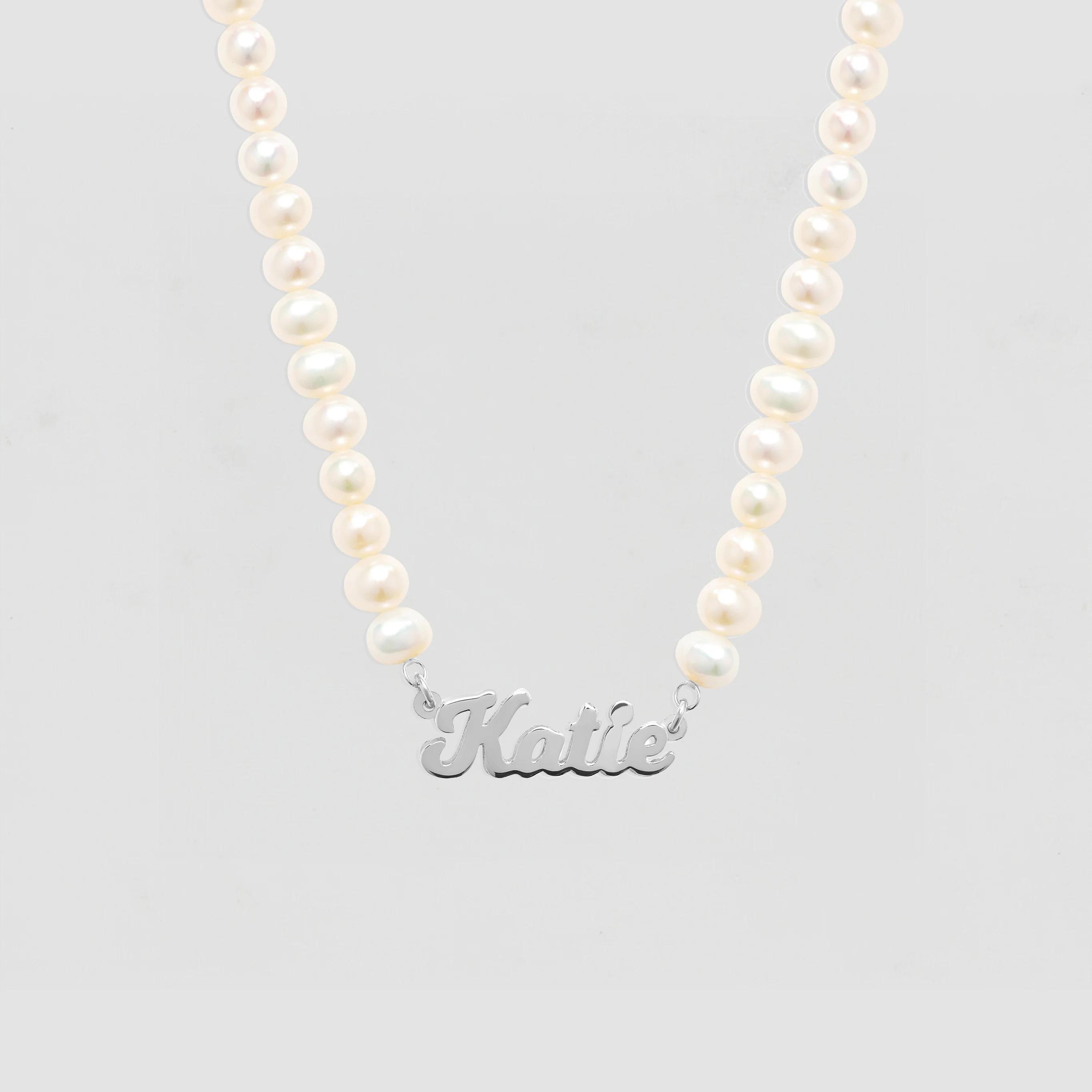 The Pearl Nameplate Necklace - Image 10