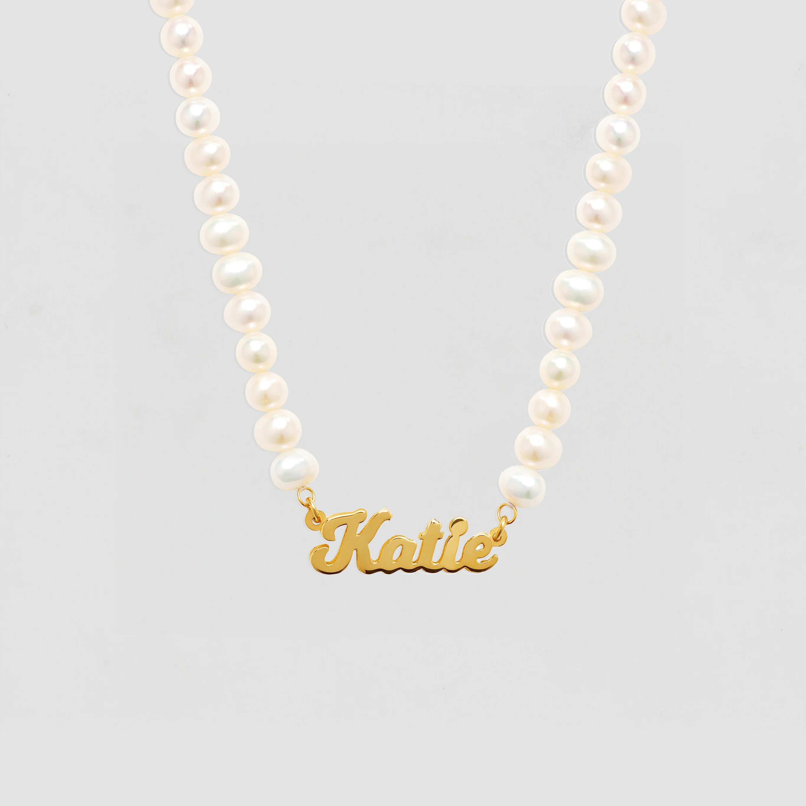 The Pearl Nameplate Necklace - Image 8