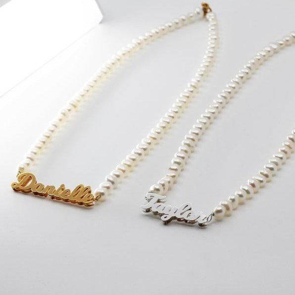 The Pearl Nameplate Necklace - Image 9