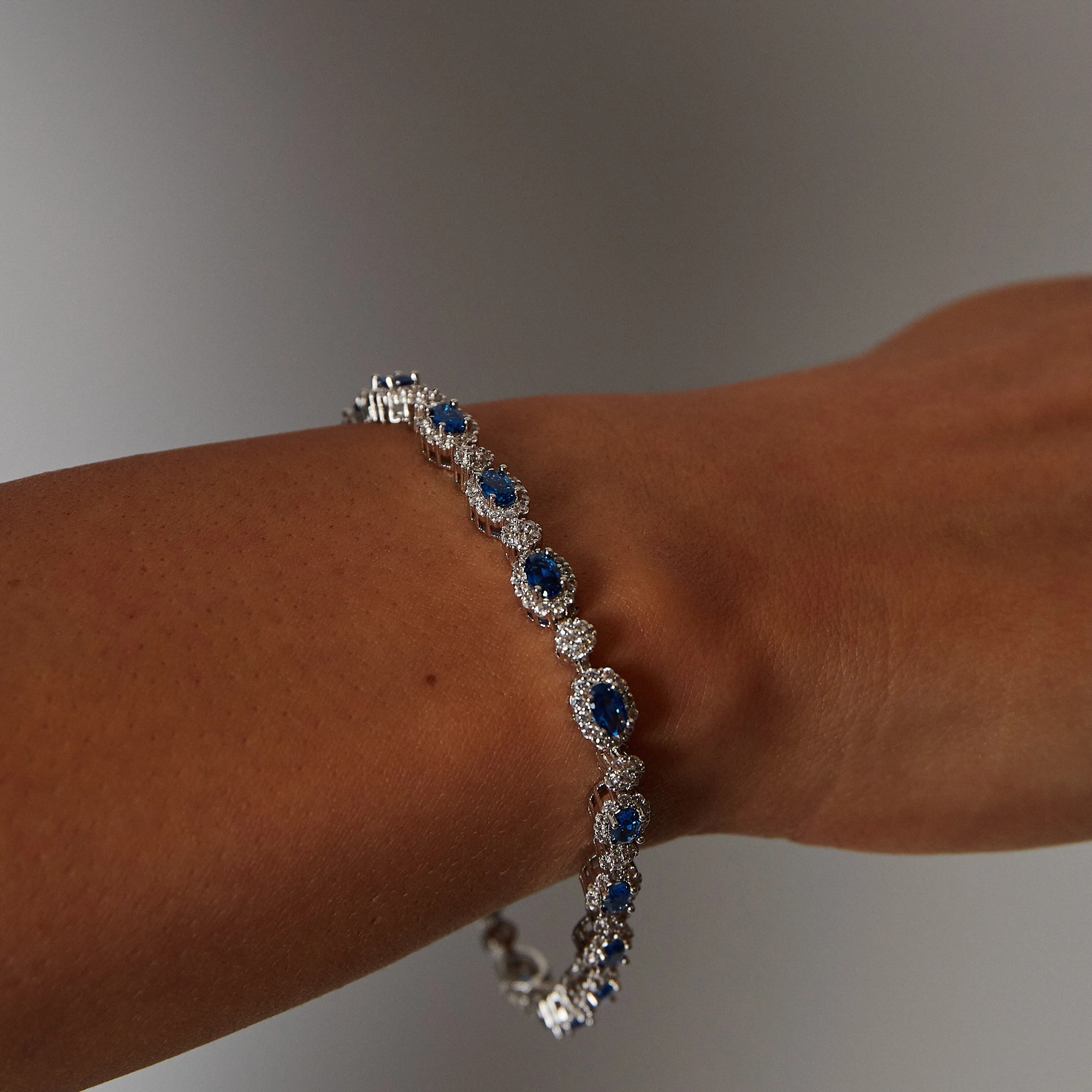 THE SAPPHIRE OVAL TENNIS BRACELET - Image 3