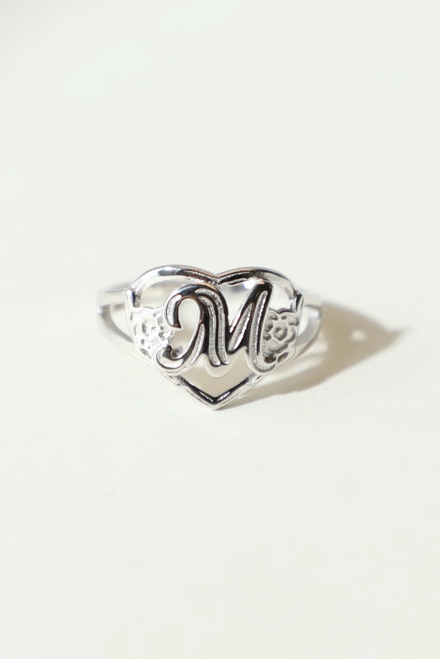 THE SILVER CUTOUT FLOWER HEART LETTER RING - Image 17