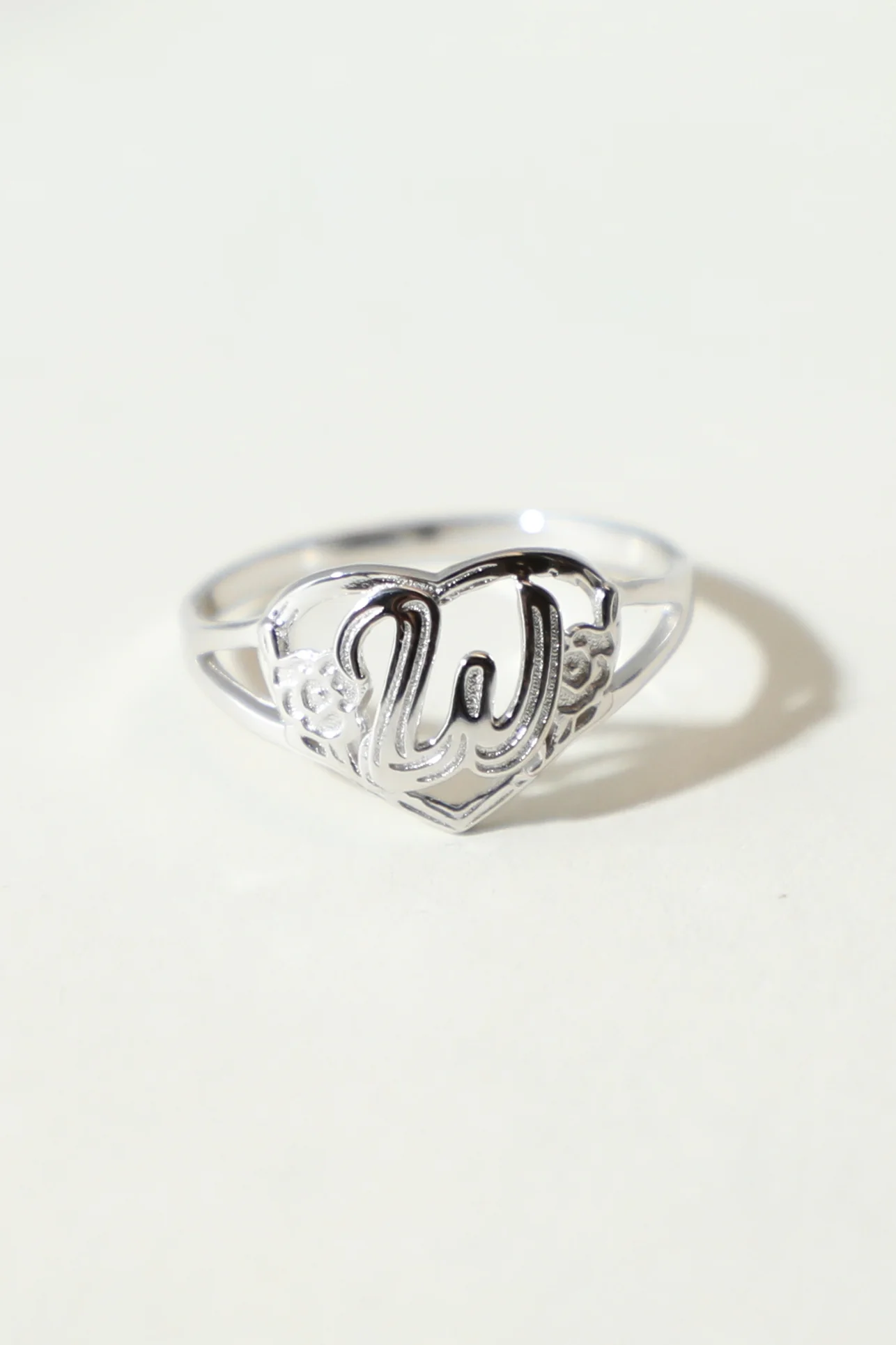 THE SILVER CUTOUT FLOWER HEART LETTER RING - Image 27
