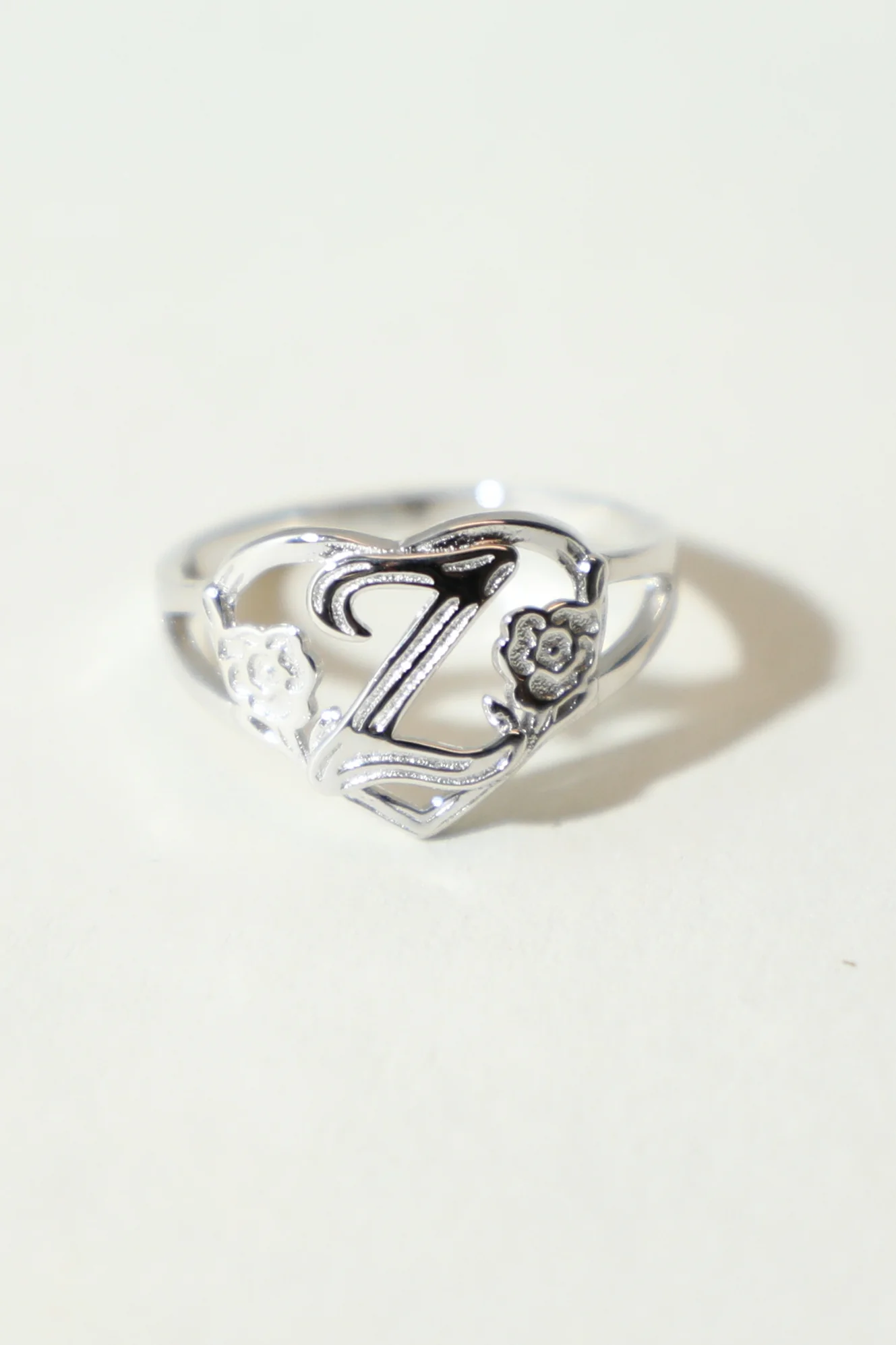 THE SILVER CUTOUT FLOWER HEART LETTER RING - Image 30