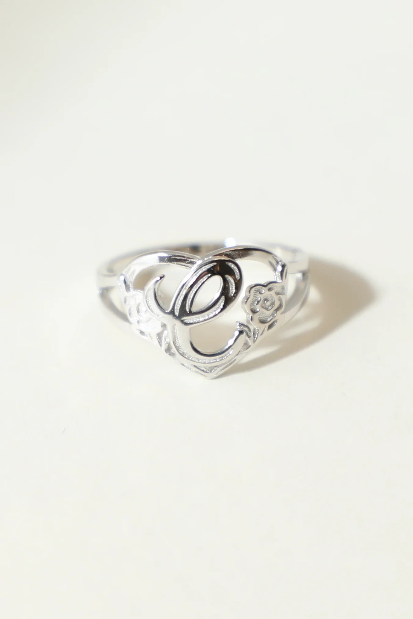 THE SILVER CUTOUT FLOWER HEART LETTER RING - Image 7