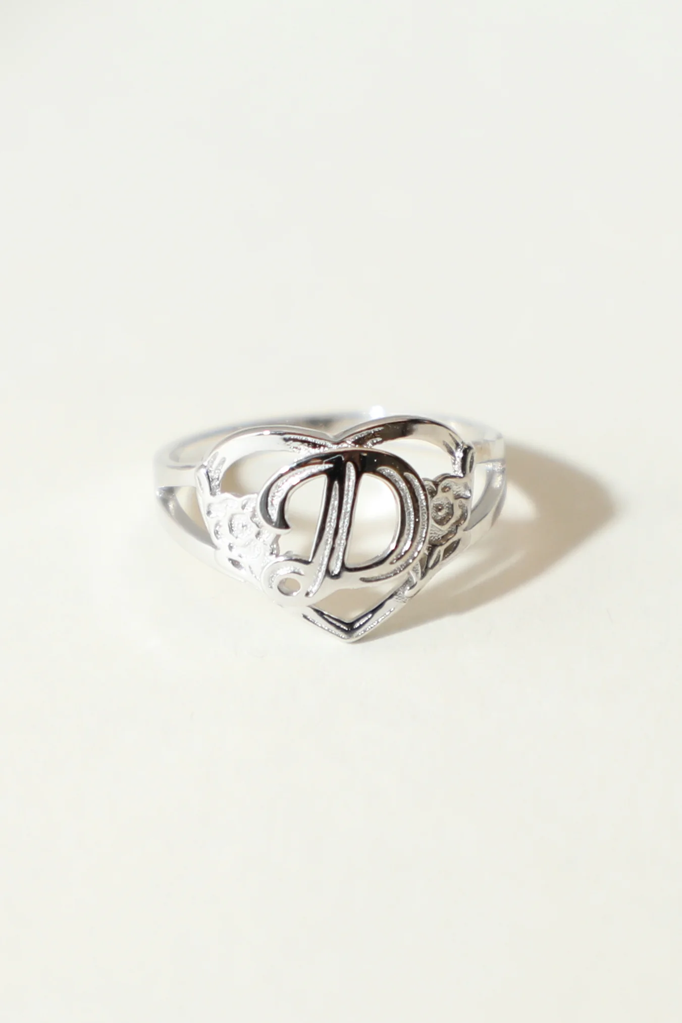 THE SILVER CUTOUT FLOWER HEART LETTER RING - Image 8
