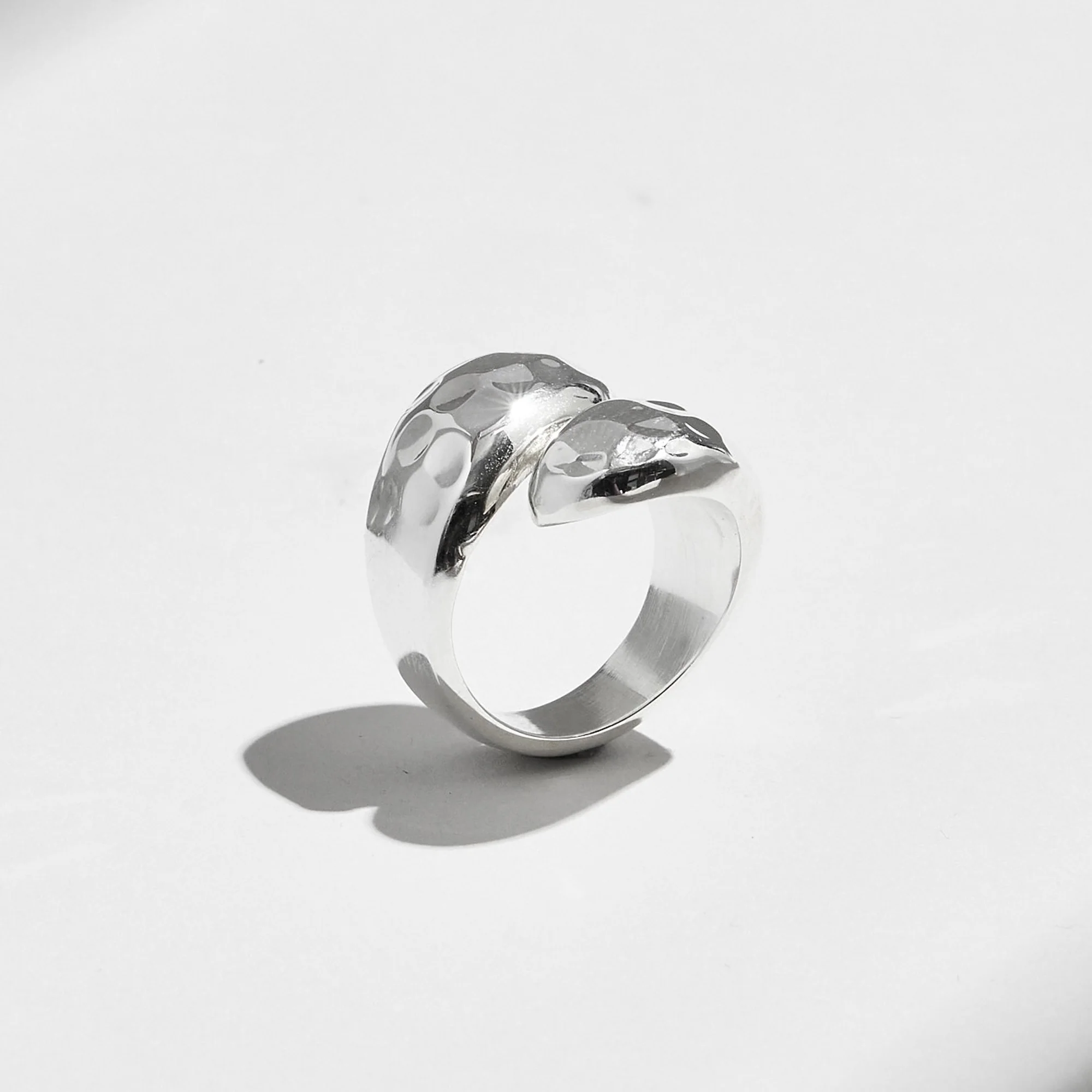 THE SILVER HAMMERED WRAP RING - Image 4