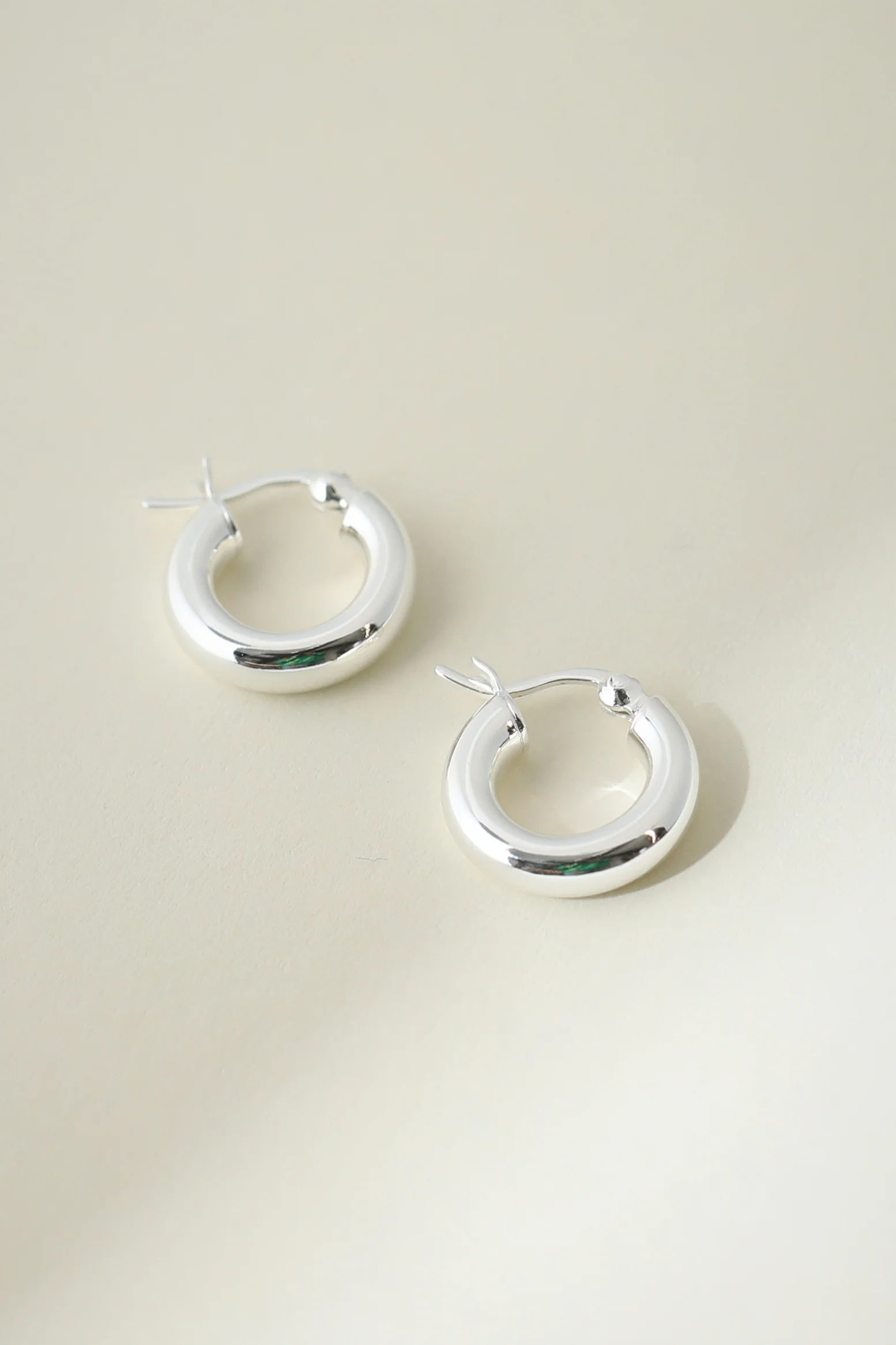 The Small Ravello Hoops - Image 7