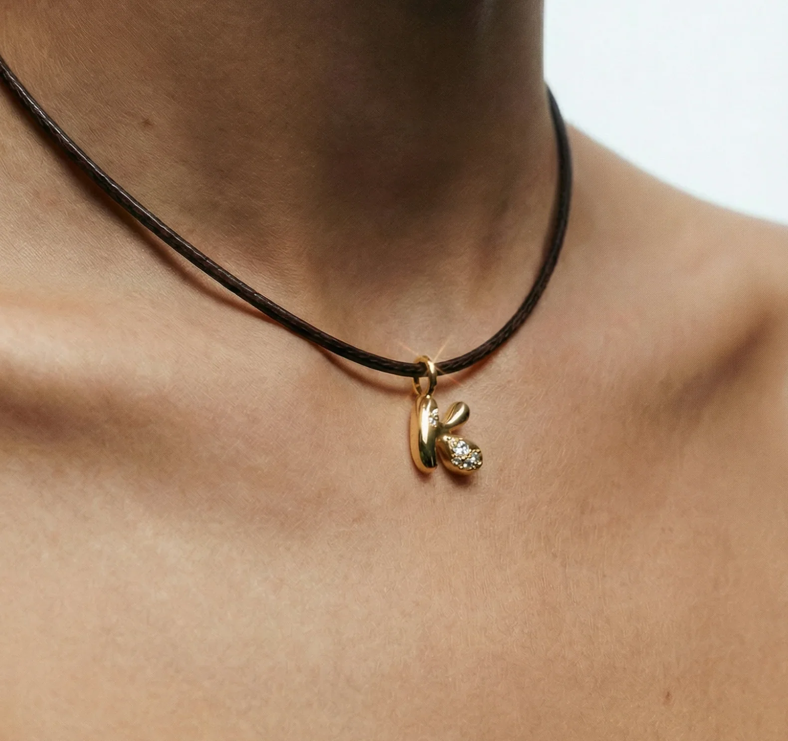 THE STONE BUBBLE LETTER NECKLACE - Image 3