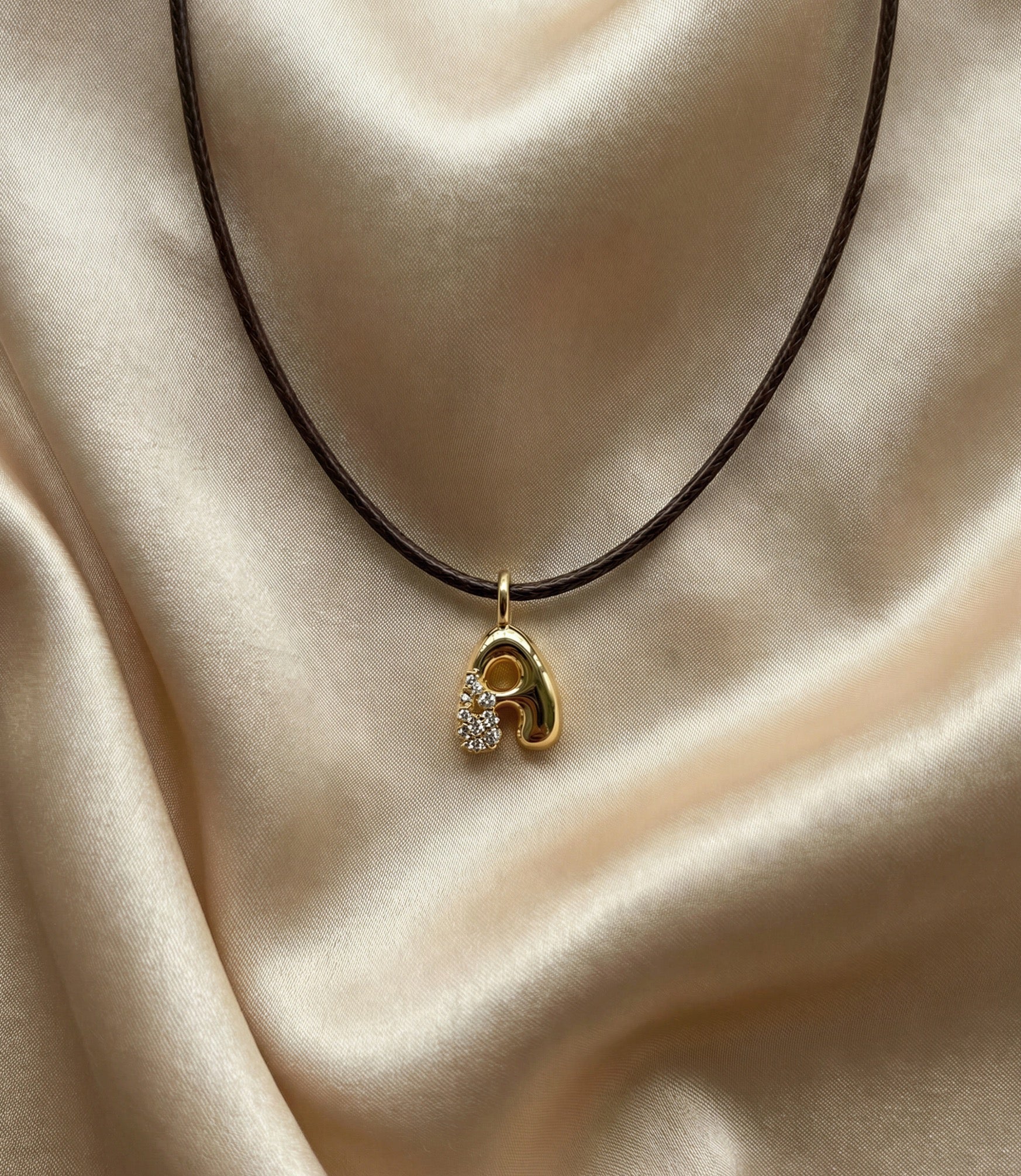 THE STONE BUBBLE LETTER NECKLACE - Image 4