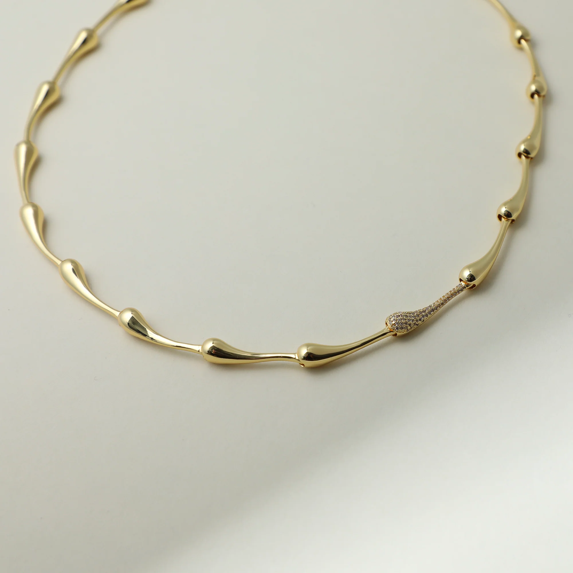 THE LIA SINGLE PAVÉ LINK CHAIN - Image 5