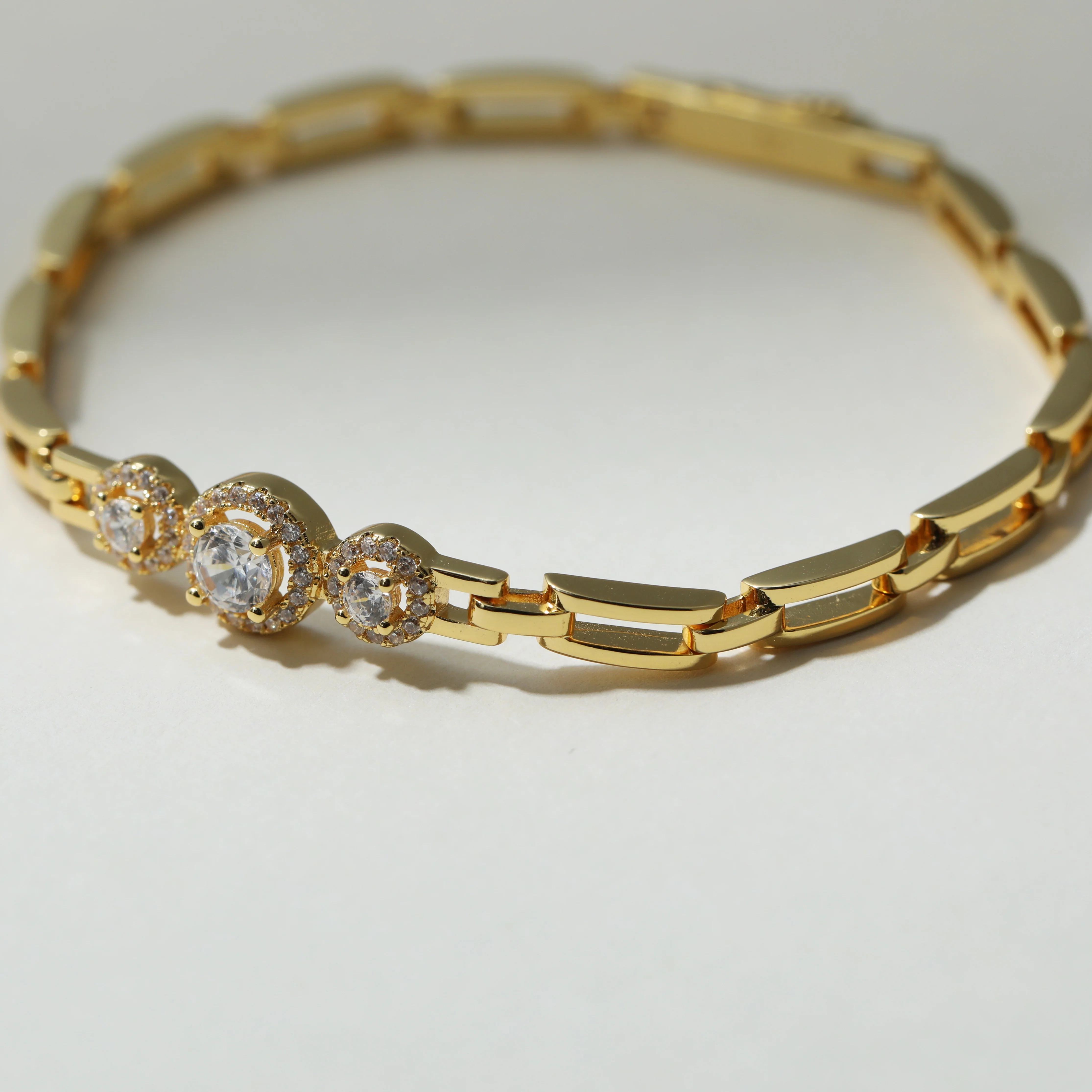 THE THREE STONE LIA BRACELET - Image 4