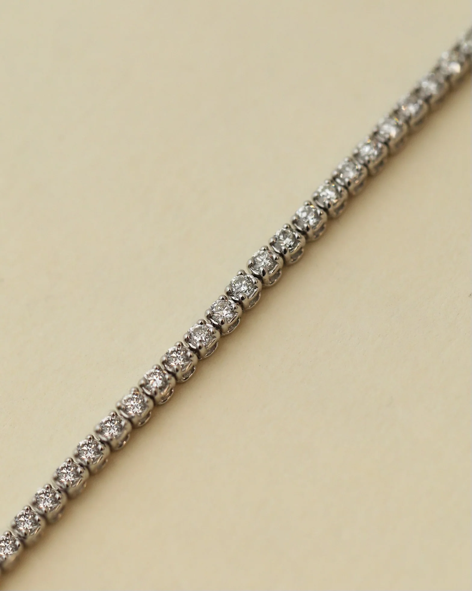THE TINY THIN LAB TENNIS BRACELET - Image 4