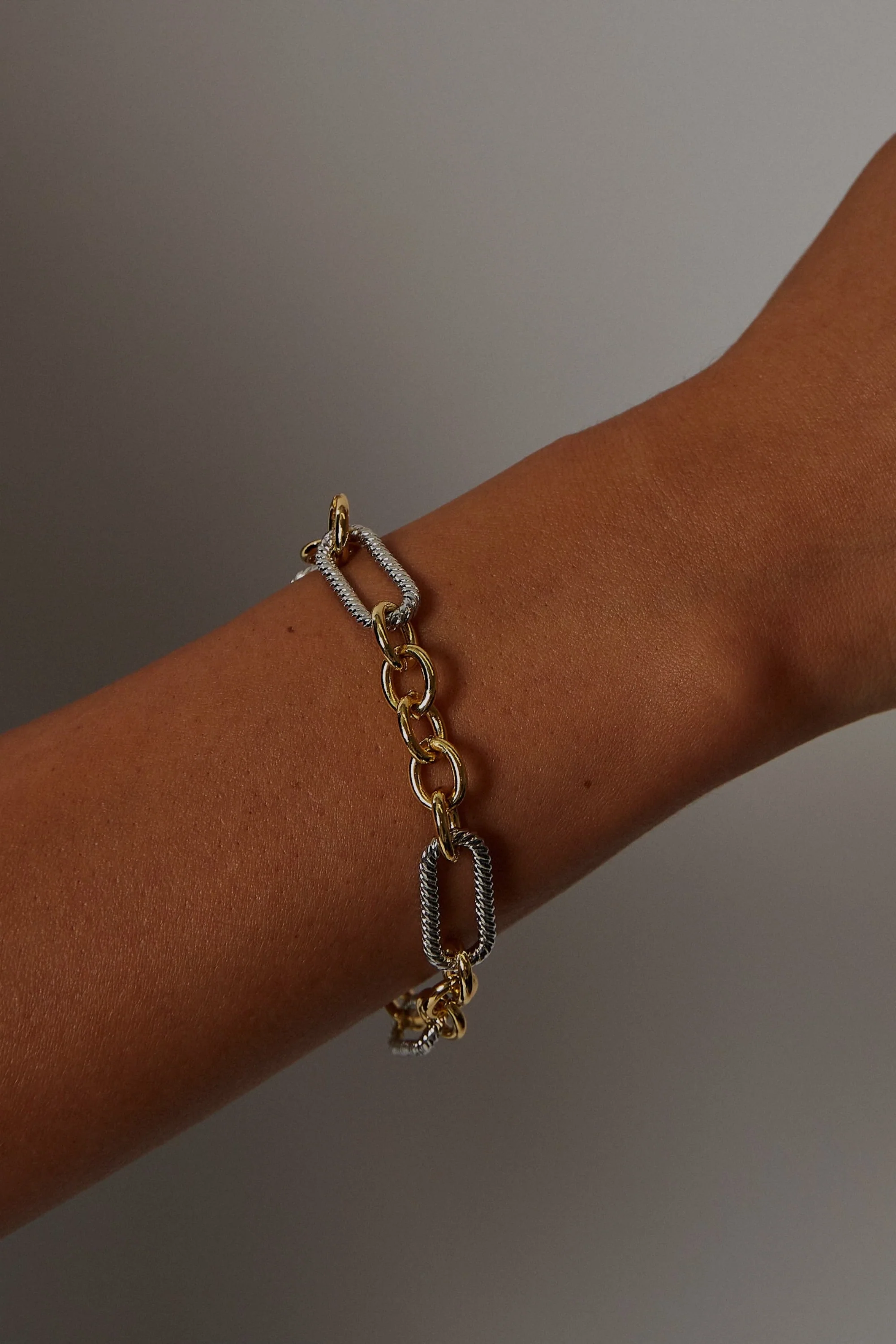 THE TWO TONE RIBBED LINK BRACELET - Image 3