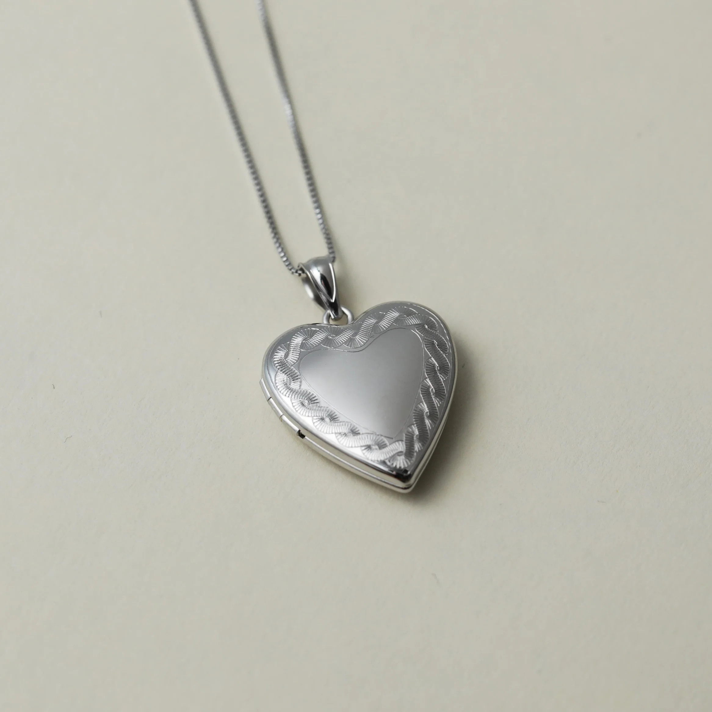 The Vintage Photo Locket - Image 8