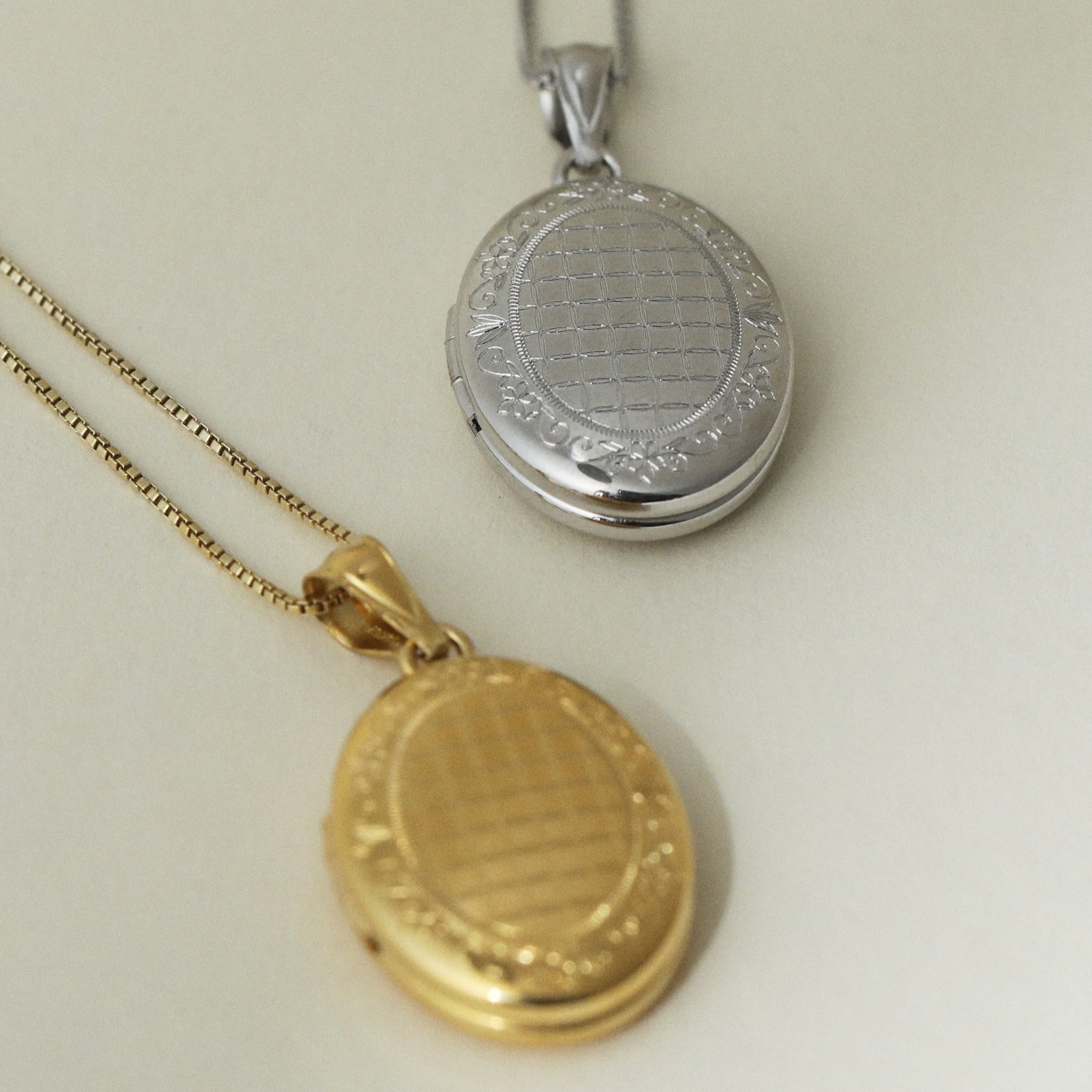 The Oval Vintage Photo Locket - Image 9